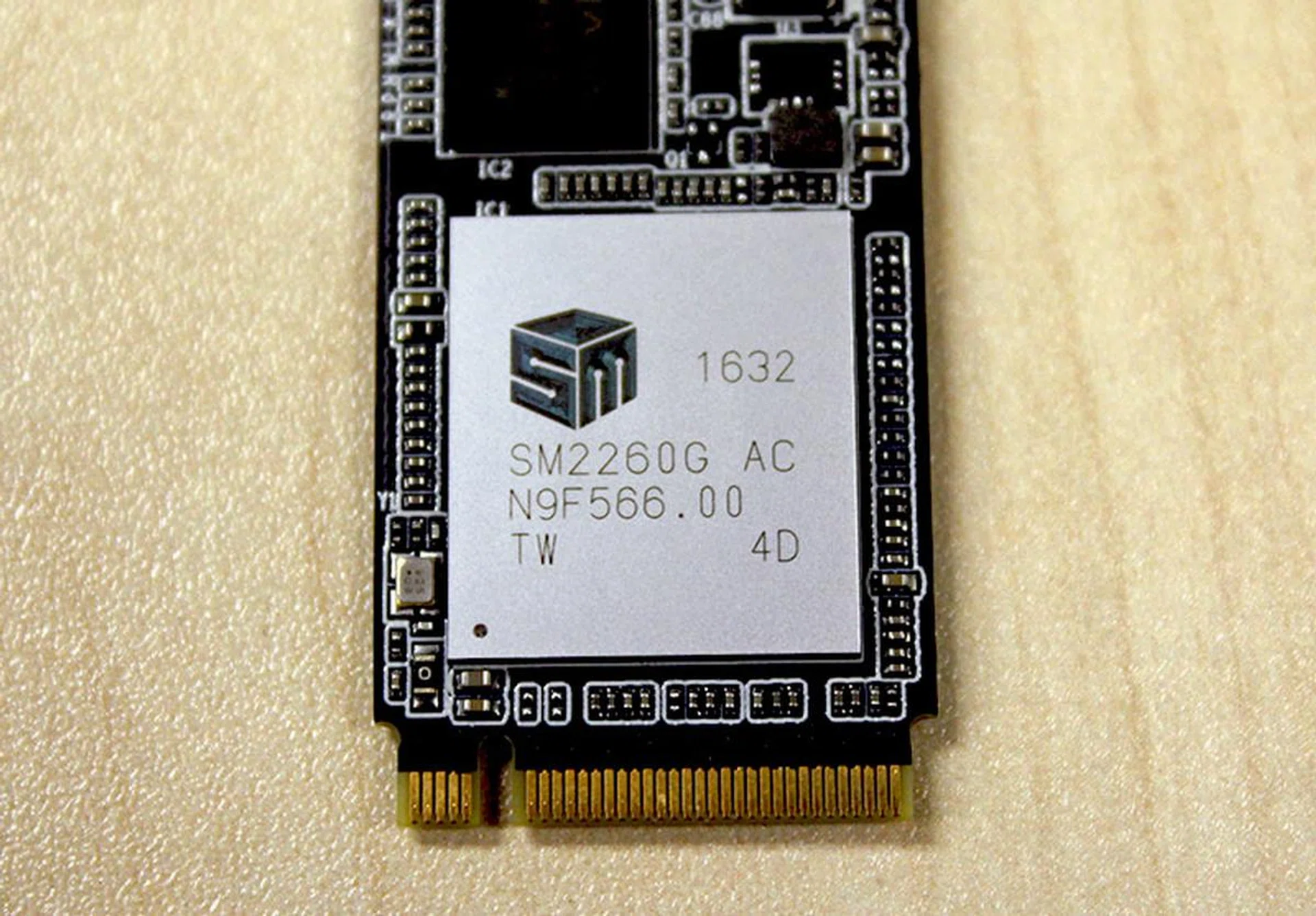 The ADATA XPG SX8000 uses a Silicon Motion SM2260 SSD controller.