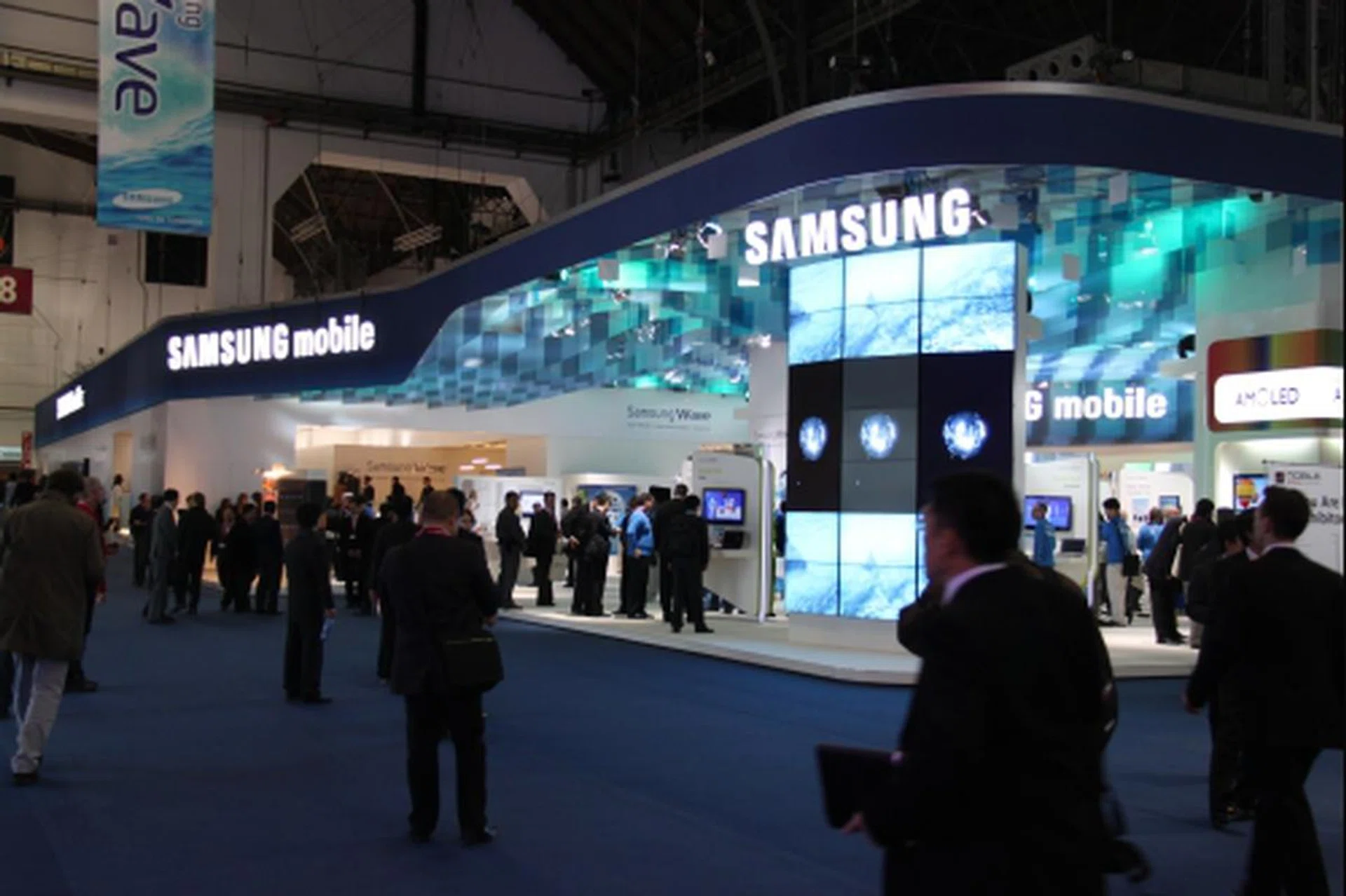 Samsung's booth is located in Hall 8, with wave design patterns to herald the introduction of the Samsung Wave, its first bada-based smartphone. 