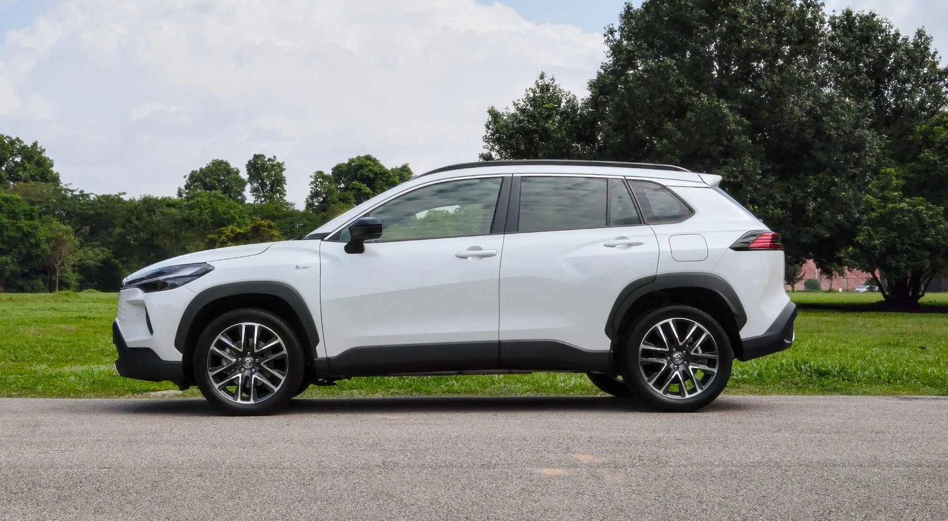 Toyota Corolla Cross Hybrid side profile