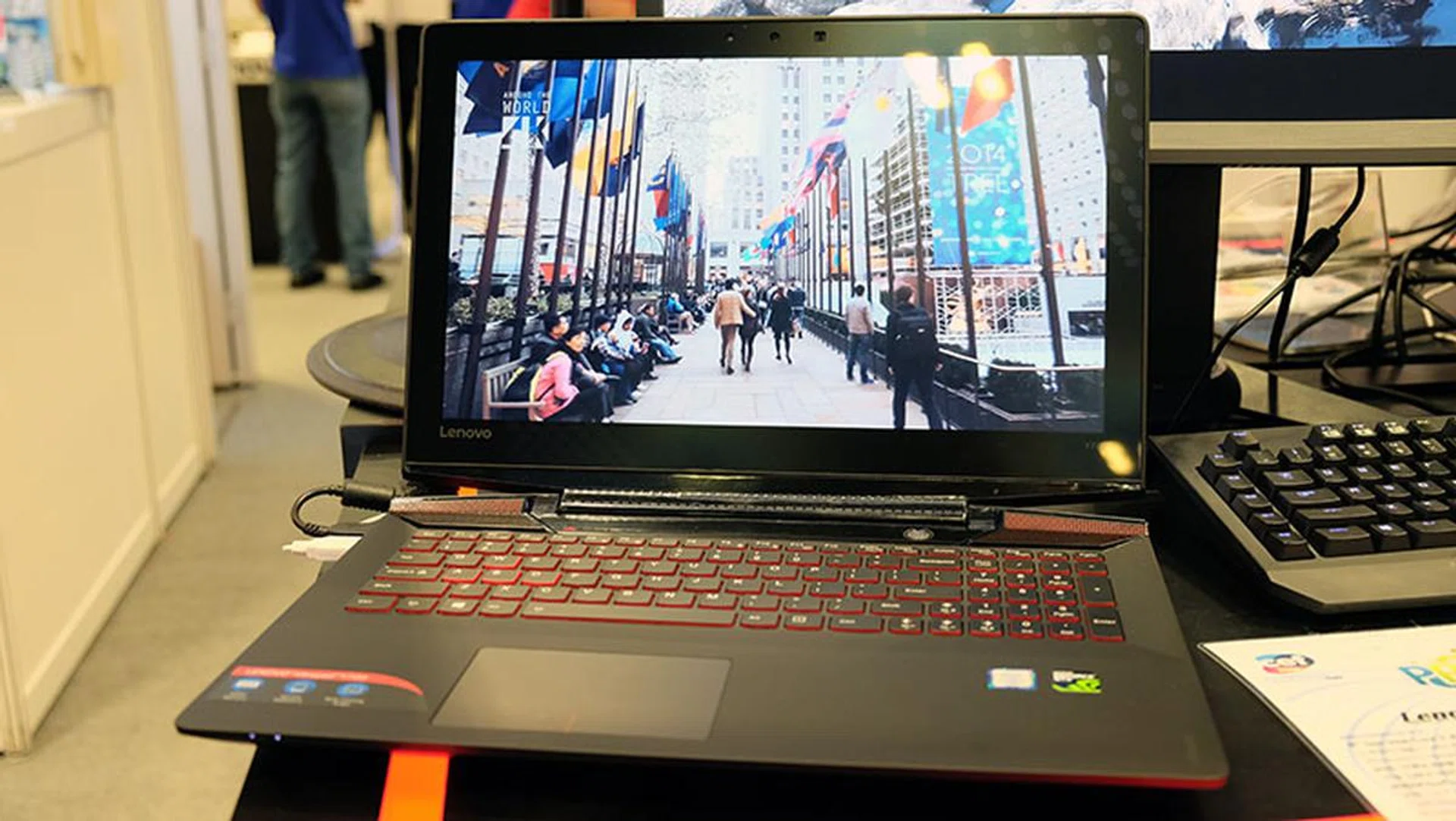 Lenovo Y700