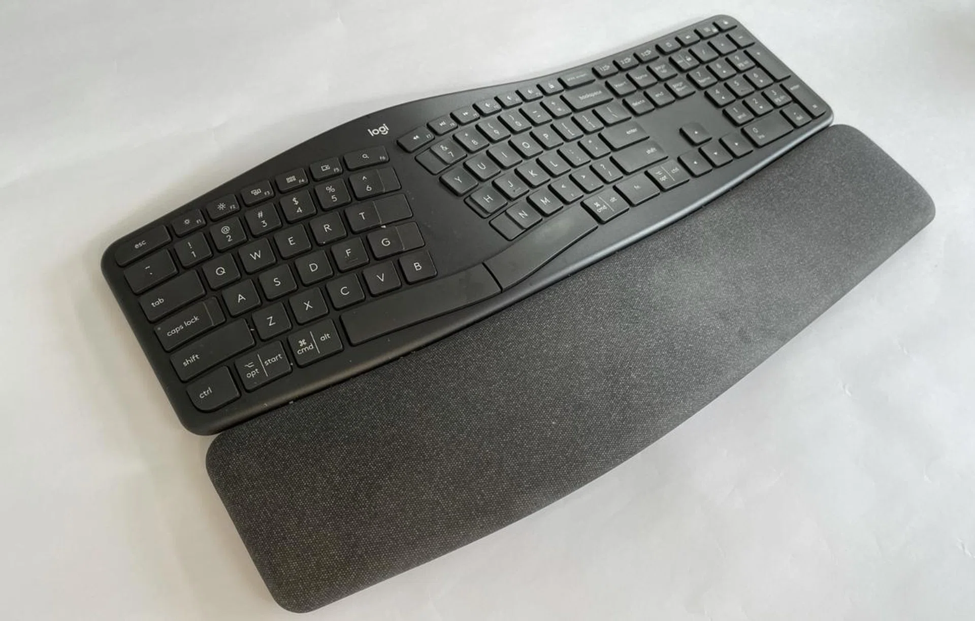 Those who never learnt to touch-type could have some initial teething issues using the K860.