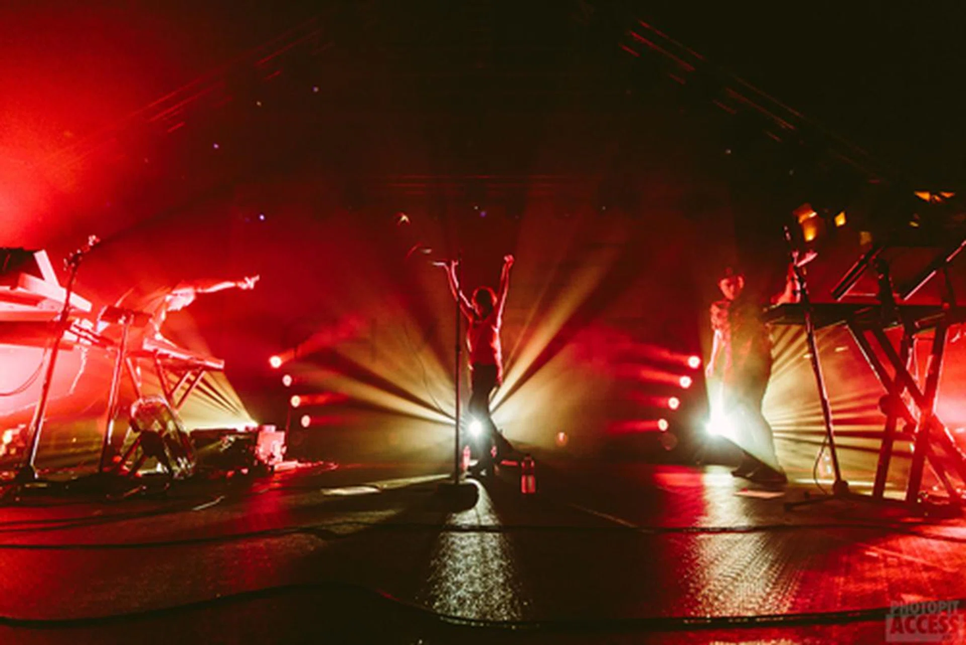 (Photo by Aloysius Lim, EOS World) Chvrches at Laneway 2014
Taken with an EOS 5D Mark III & EF17-40mm f/4L USM lens | F/4 | ISO 4000 | 1/160s.