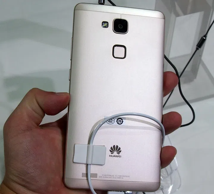 The placement of the fingerprint reader on the Huawei Ascend Mate 7 is similar to the HTC One Max.