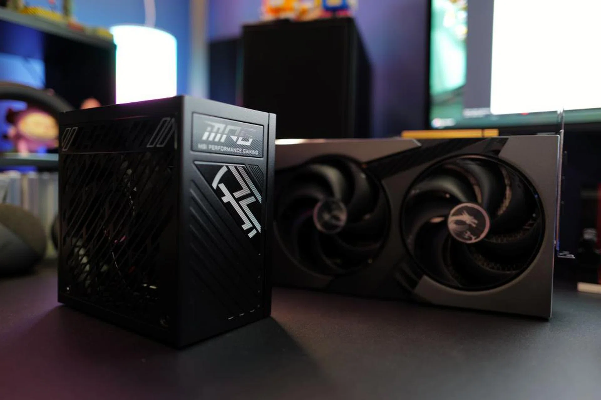 It's also worth considering upgrading to newer, more powerful PSUs, to power the new RTX 5080 cards. Like this 1000W MSI MPG A1000GS PSU. Photo: HWZ