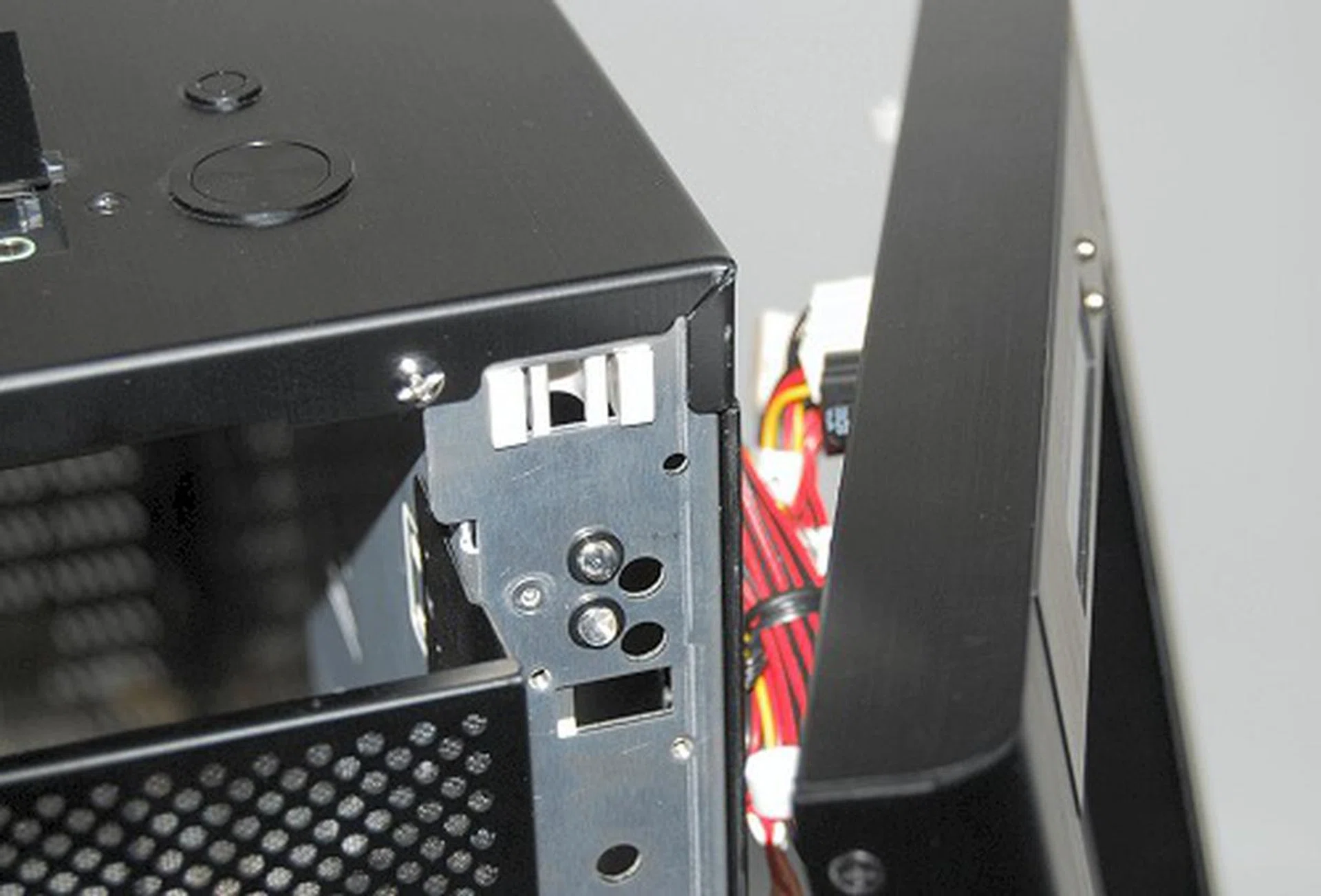 Note the clips that secure the front panel to the casing are semi-loose, so lifting the casing by gripping the front panel is not advised.