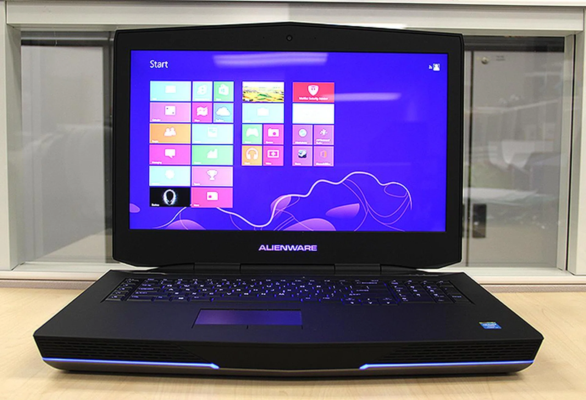 The Dell Alienware 18 is an absolute hulk, tipping the scales at a whopping 5.6kg and measuring almost 60mm in thickness.