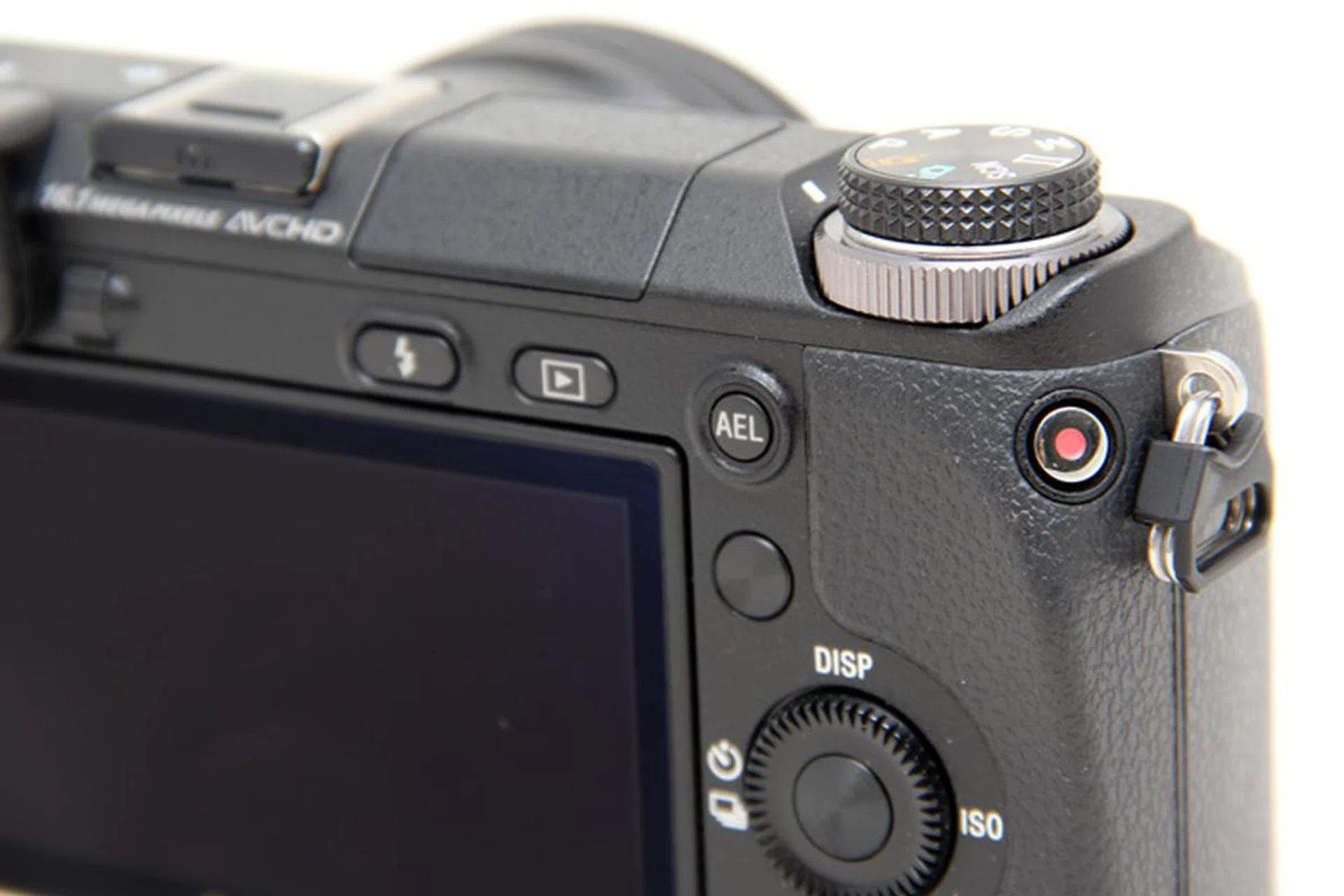 The single control dial looks like it's positioned in an odd place, but it's actually quite convenient to use.