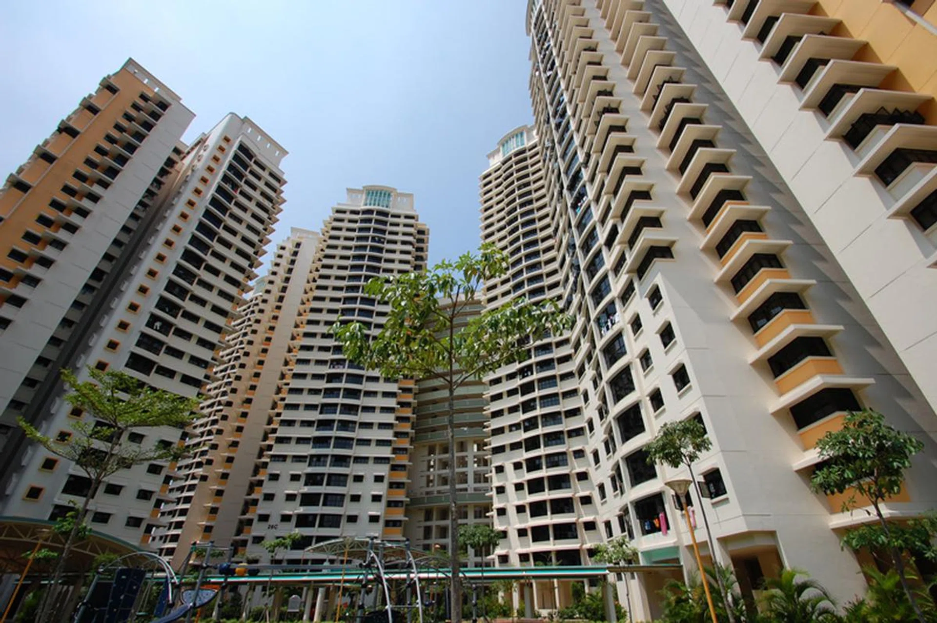 Most of us live in HDB housing, a lucky few of us don't. No matter where we live, we can still deck out our houses with the latest tech!