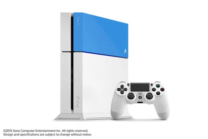 Not too sure about the color combination here, although it does make the HDD Bay Cover stand out.
