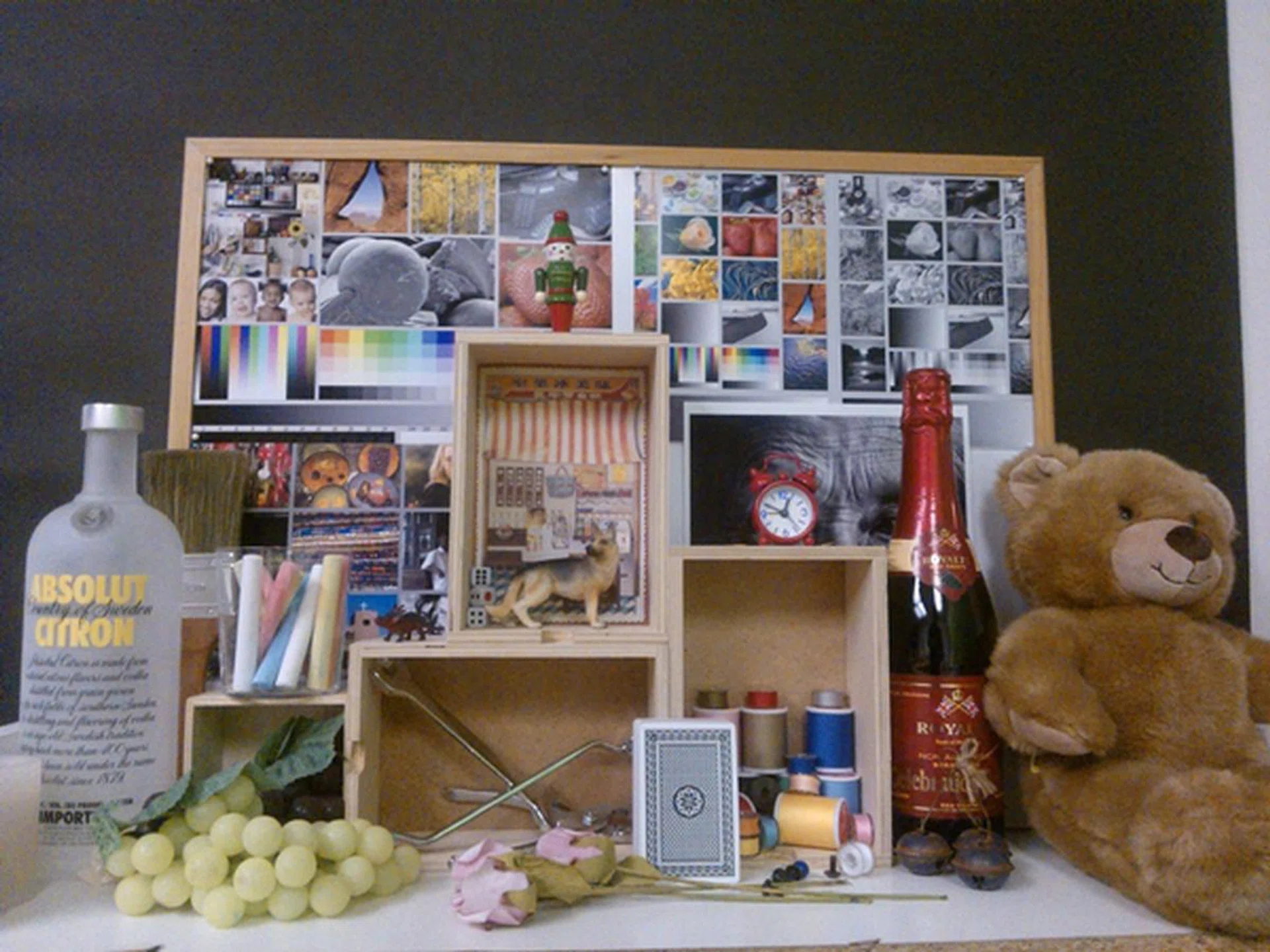 Although noise levels are evident, the image has richer colors compared to the Lumia 710. Check the below close-up shots for details.