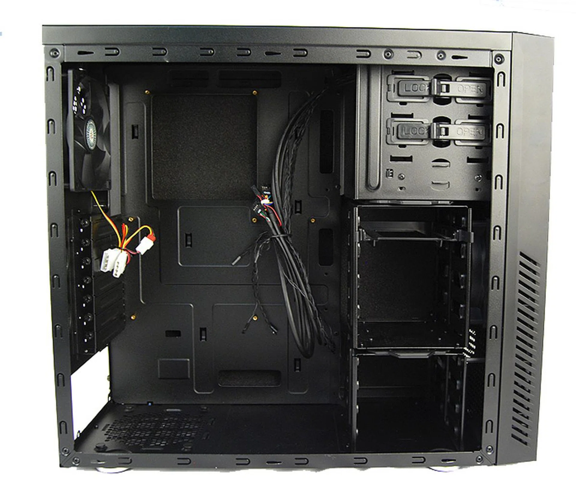 The motherboard tray isn’t the largest, but thankfully the drives are loaded from the sides so at least the space remains undisturbed. The HDD cage is also removable to allow users to install larger graphics cards. With the HDD drive cage in place, the Silencio 550 can accommodate graphics card up to 11 inches in length.
