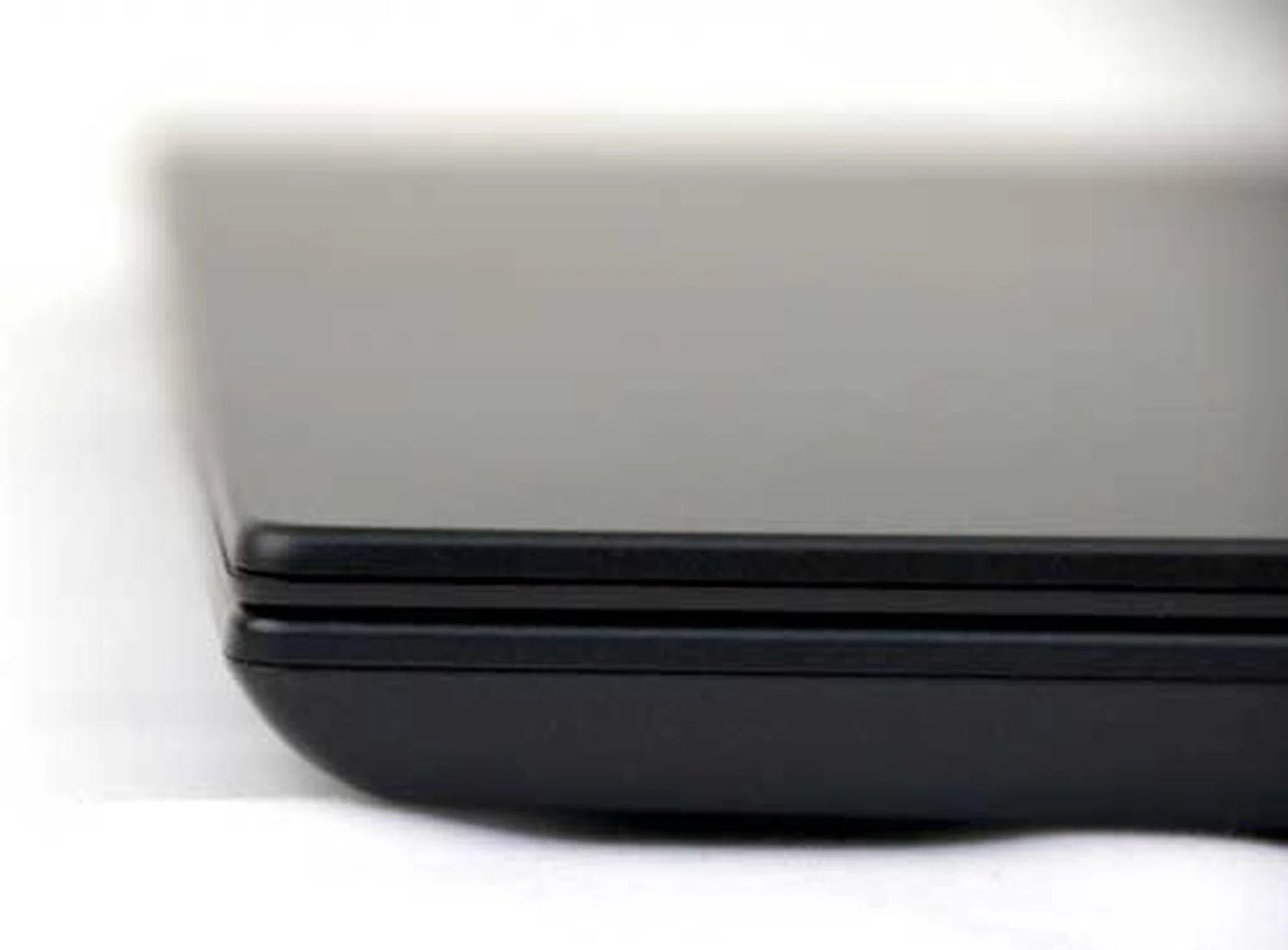 The 20mm thick Acer Aspire Timeline Ultra M3 has rounded edges around the machine, making it comfortable to use and hold.