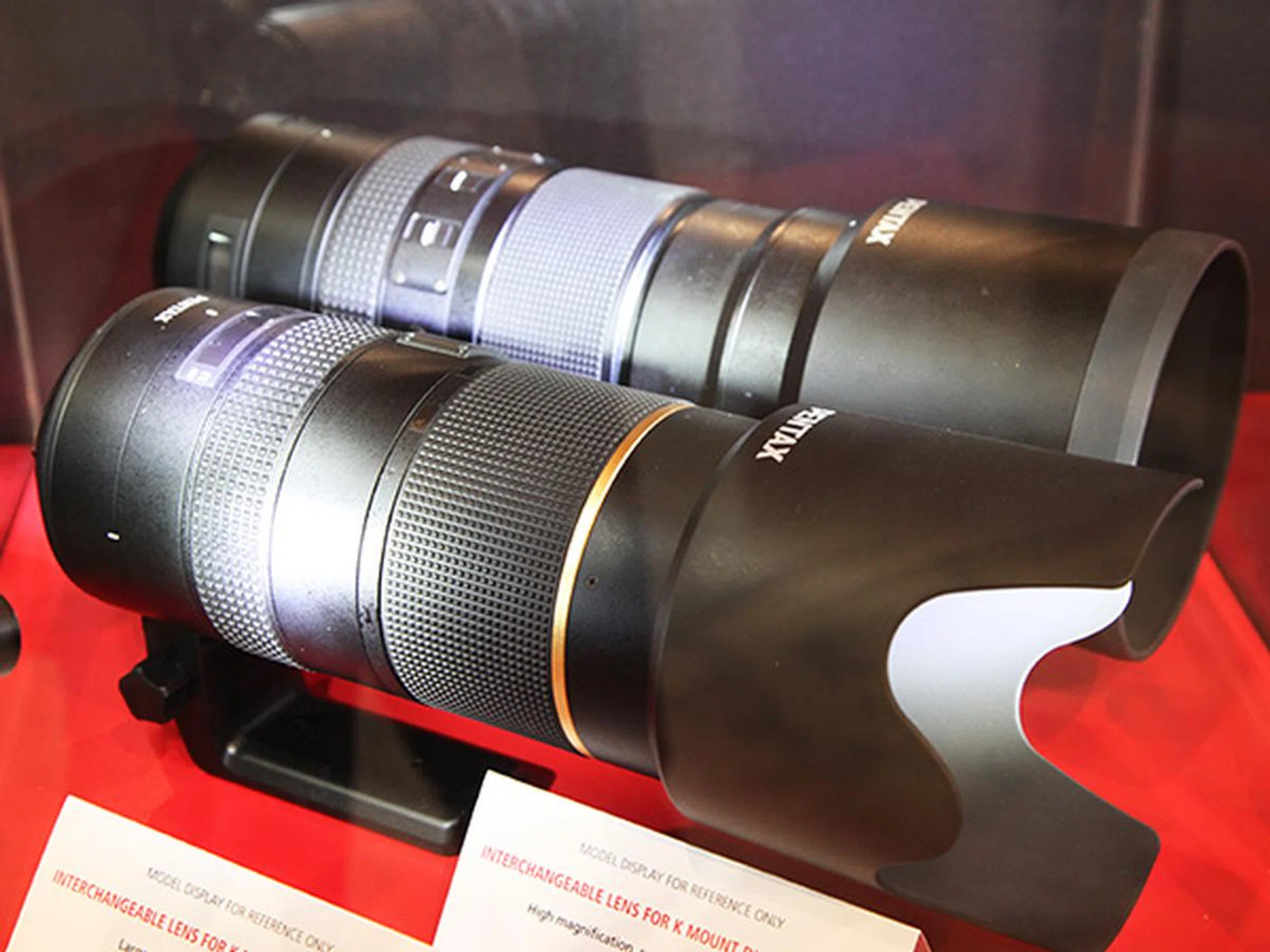 Besides the interchangeable camera, Pentax also displayed a yet-to-be-announced large diameter telephoto zoom lens (below) and a high magnification super-telephoto zoom lens (top). 