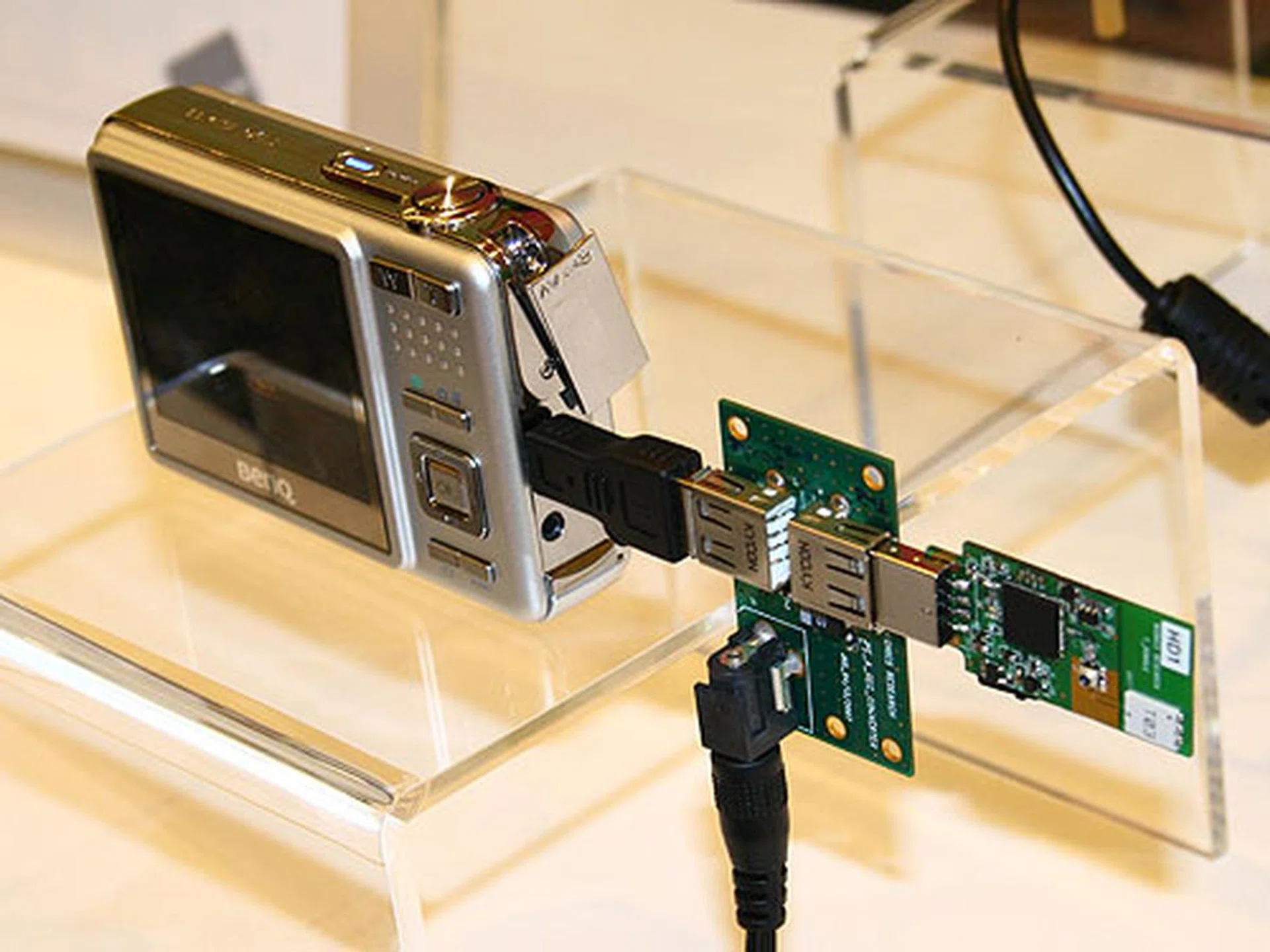  A demonstration of a digital camera printing to a printer through this wireless USB adapter.  