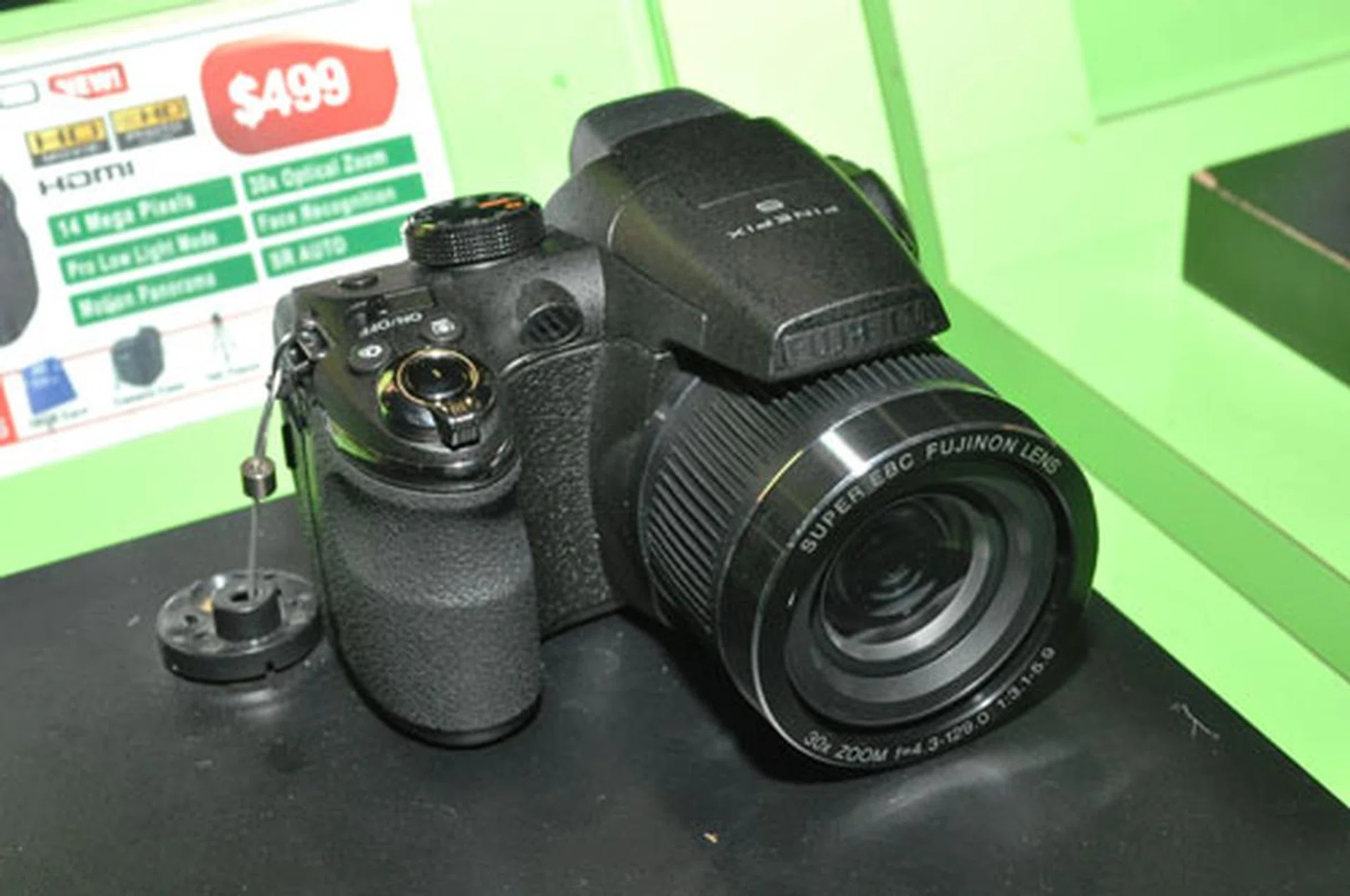 Another camera worthy of mention is the Fujifilm S4000, a 30x super-zoom camera selling for $499 with free gifts like a 16GB memory card and camera case. Also on sale but not on display when we were there is the Fujifilm HS10, another 30x super-zoom camera with 10MP compared to the S4000's 14MP. The HS10 is $699 (U.P. $799).