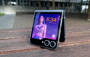 The rumoured Samsung Galaxy Z Flip7 FE is believed to look like the Galaxy Z Flip6. Pictured here is the Samsung Galaxy Z Flip6. Photo: HWZ