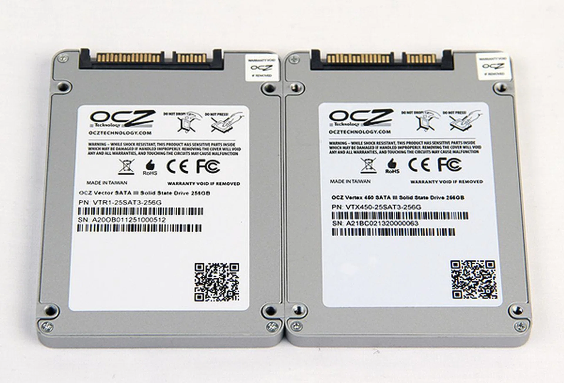 Both drives use a similar chassis, which means the Vertex 450 feels solid, much more so than other SSDs we have handled.