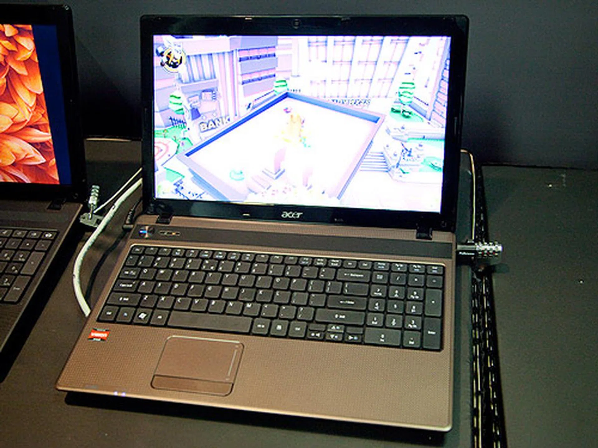 Acer Aspire 5253G that uses an AMD Fusion E-350 APU with a discrete Radeon 6470M graphics.