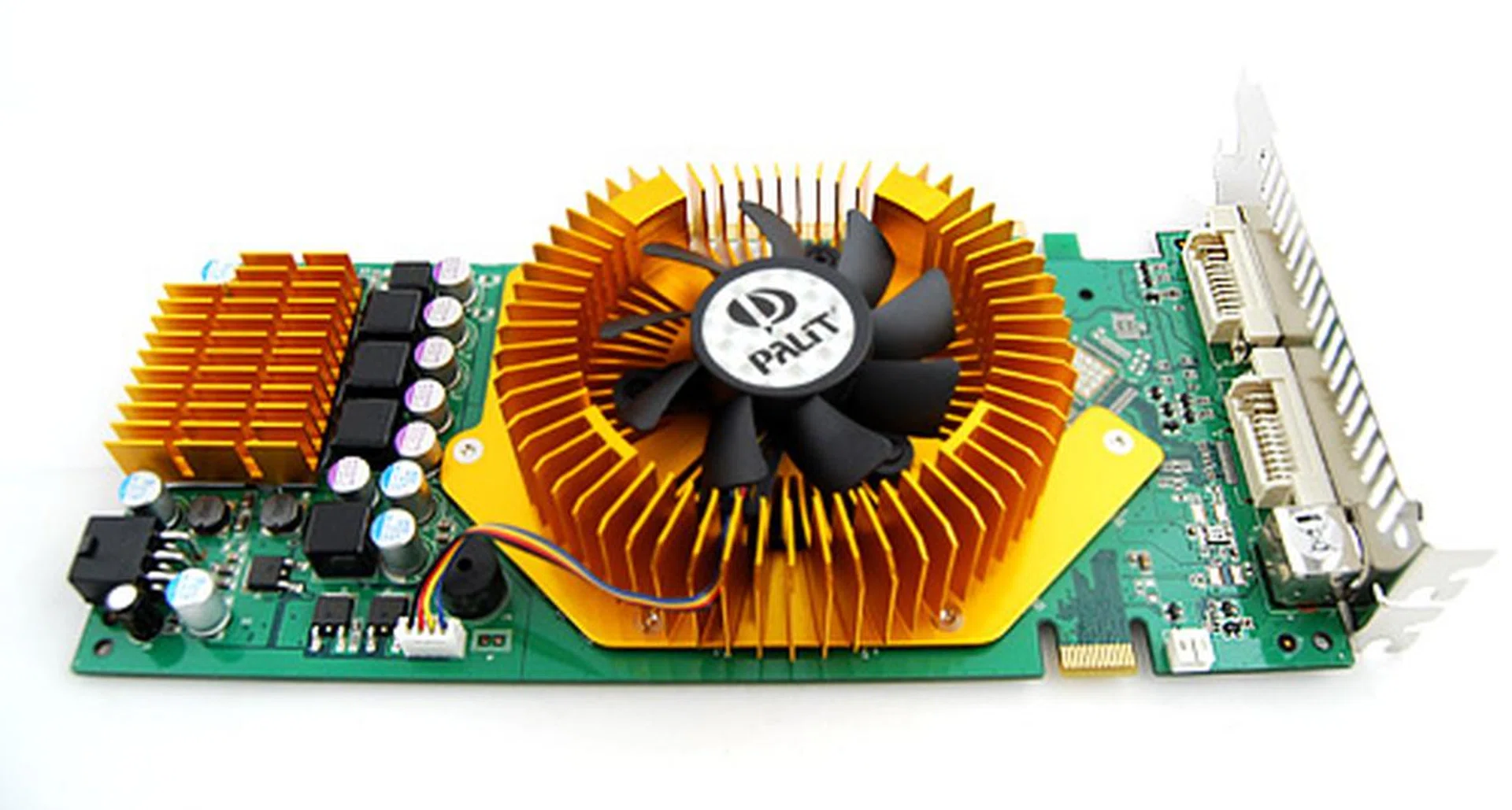 Palit's 9800 GT Sonic, as we've mentioned, comes with a heatsink that's rather sharp at the edges. So do take note and handle with care.
