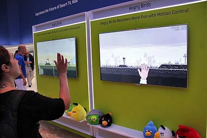 The first motion-controlled Angry Birds game is now available for Samsung Smart TV.