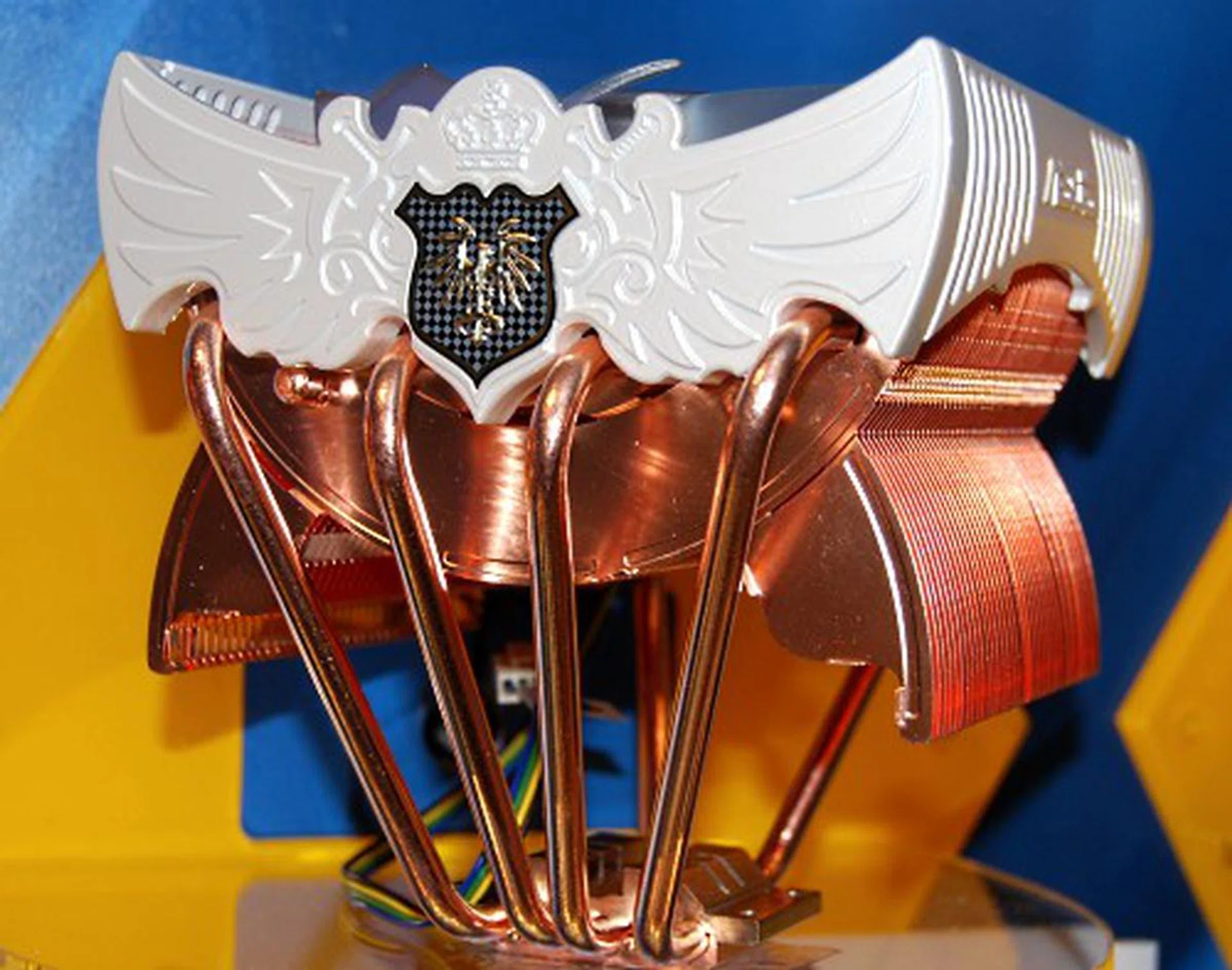  Also making its debut appearance at Computex 2008 is the Royal Knight, which weighs in at 750g.  