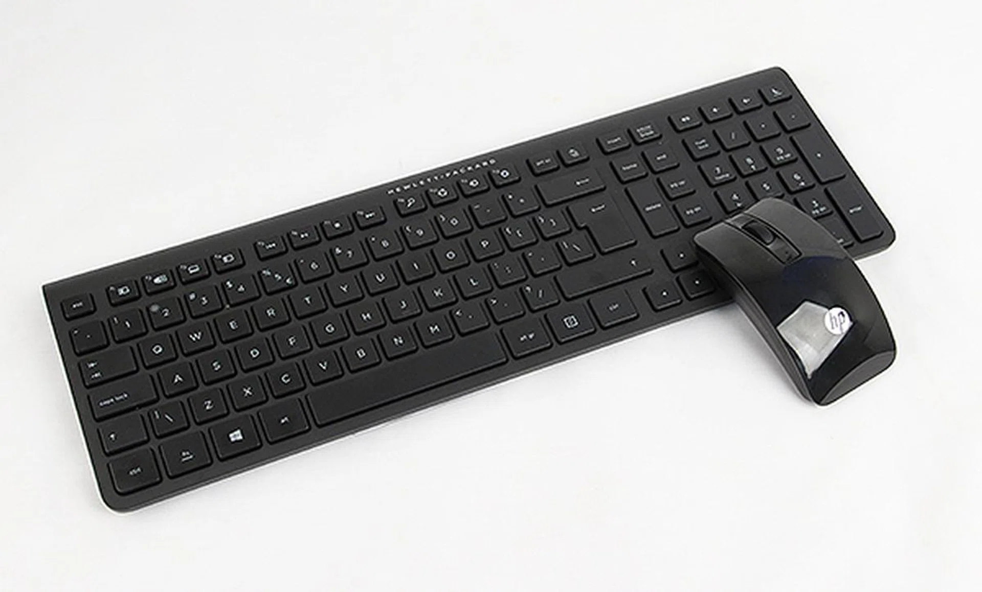 The Recline 27 also comes with a bundled wireless keyboard and mouse combo. Both work well, but we dislike the shape and positioning of the "enter" key as we often found ourselves hitting the "backslash" key instead.