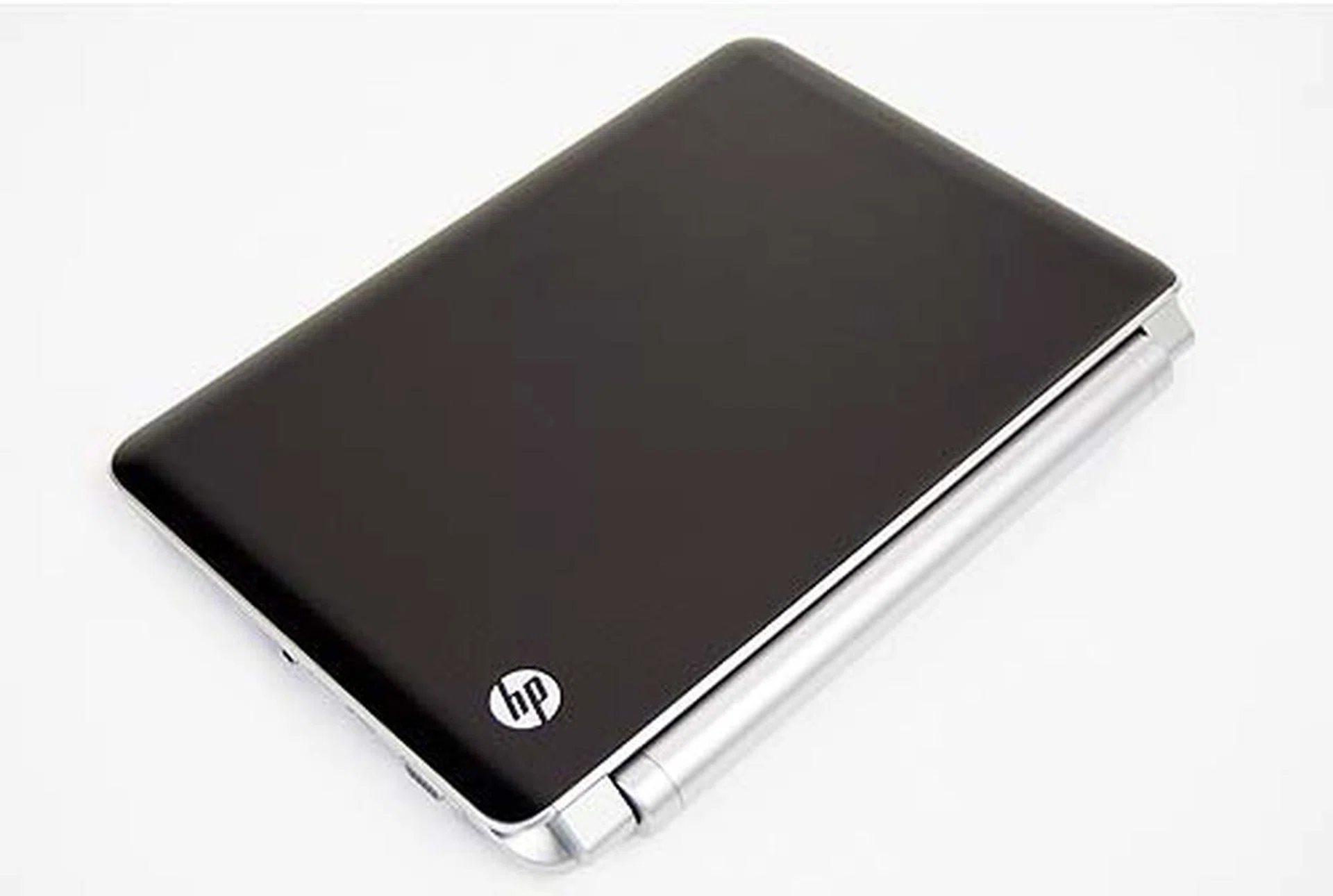 It's not a very shiny surface, but oily fingerprint marks will still be visibile.