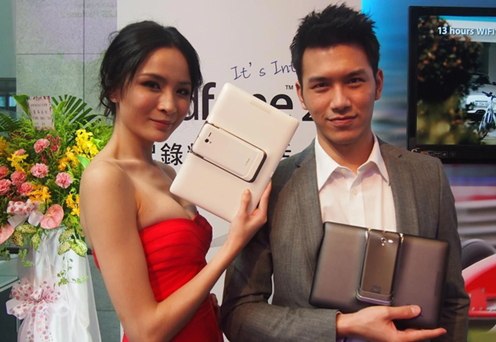 The ASUS PadFone 2 and its Station will come in two colors: black and white.