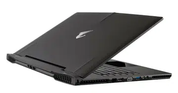 The Aorus X7 Pro maintains the slim build and exact same physical aspects as its predecessors, but this time round, it’s able to stomach dual GeForce GTX 970M GPUs for serious gaming power. 