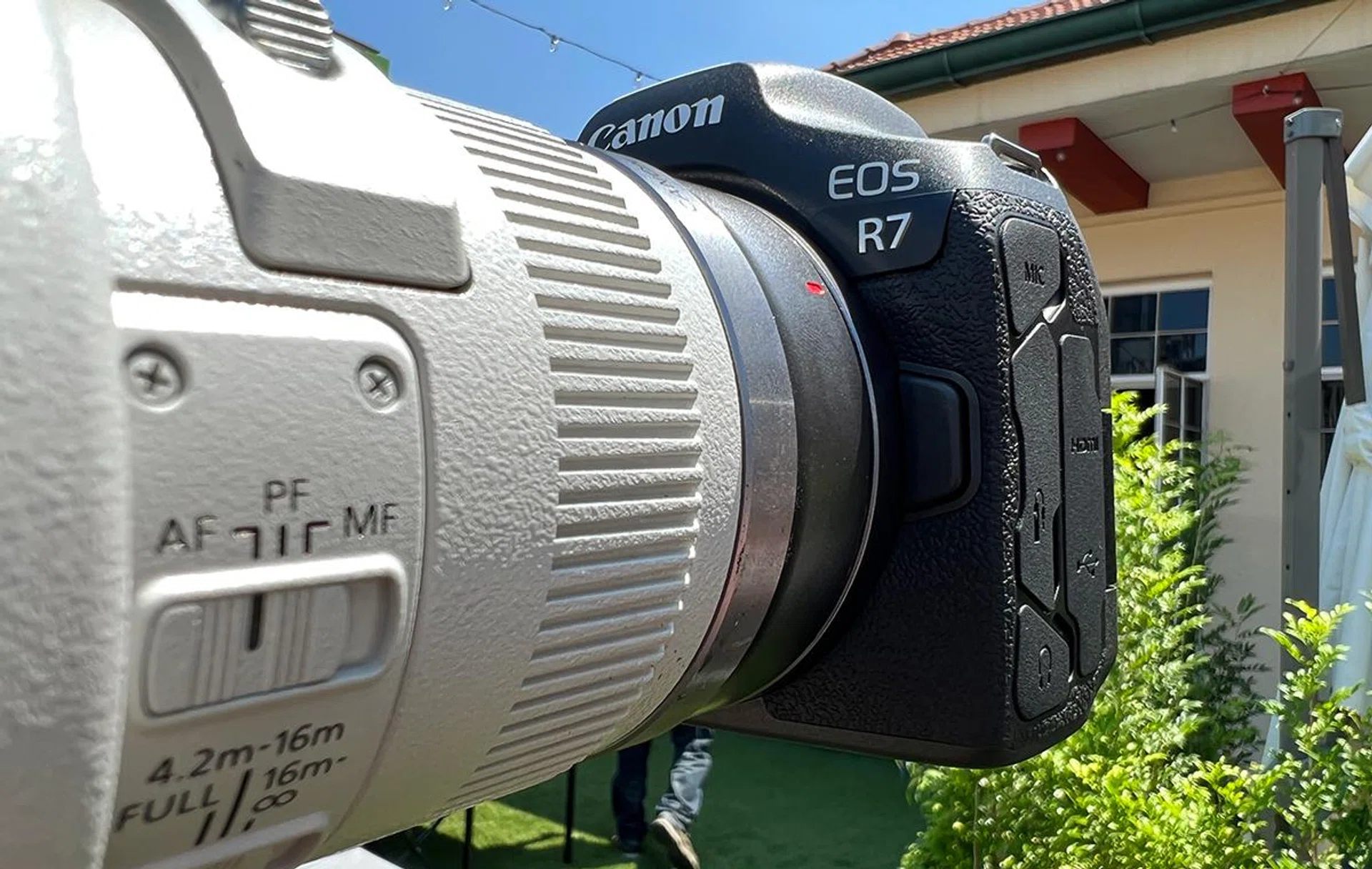 Canon EOS R7.