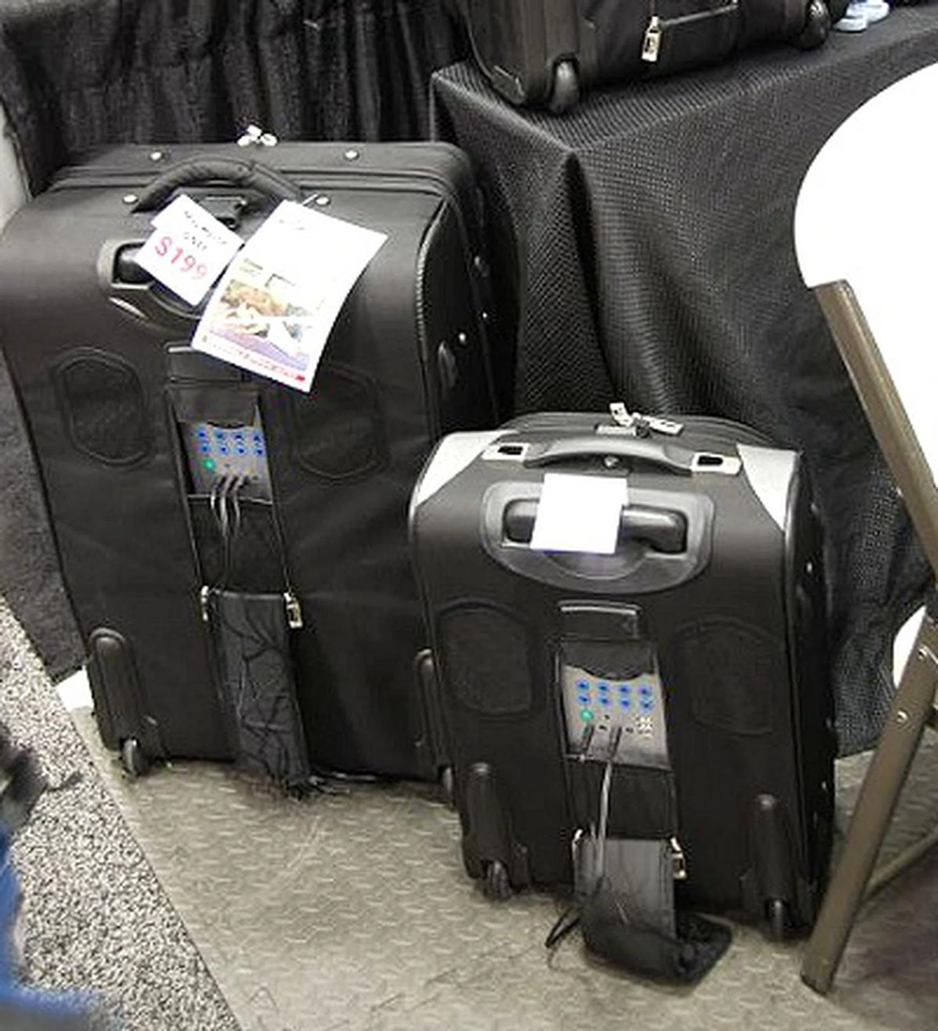 We thought these Boom Bags looked unique as they allow you to travel anywhere and when boredom sets in, plug in your iPod device and listen to your music. Perfect for camping trips or that long wait at the airport. The speaker system occupies only the rear T-portion of the luggage, leaving the rest empty for your belongings of course. At Macworld, the largest bag was selling for US$199. 