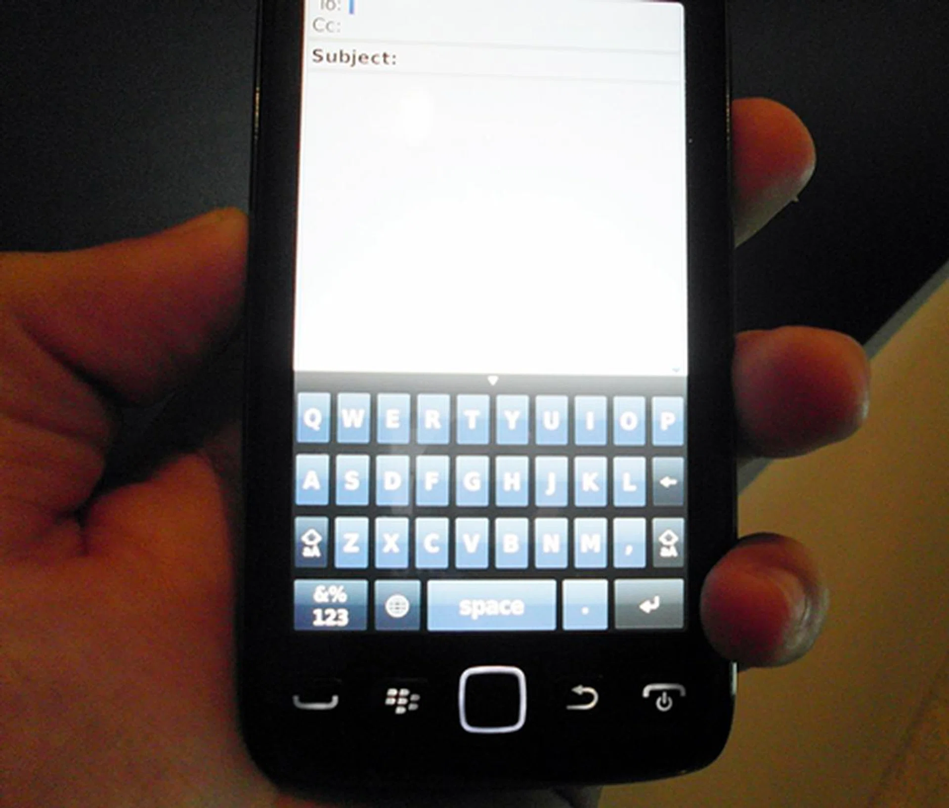 The traditional physical keyboard that BlackBerry is famous for has been replaced by a virtual QWERTY keyboard. The touch typing experience was decent as the buttons were large enough and sufficiently spaced apart.
