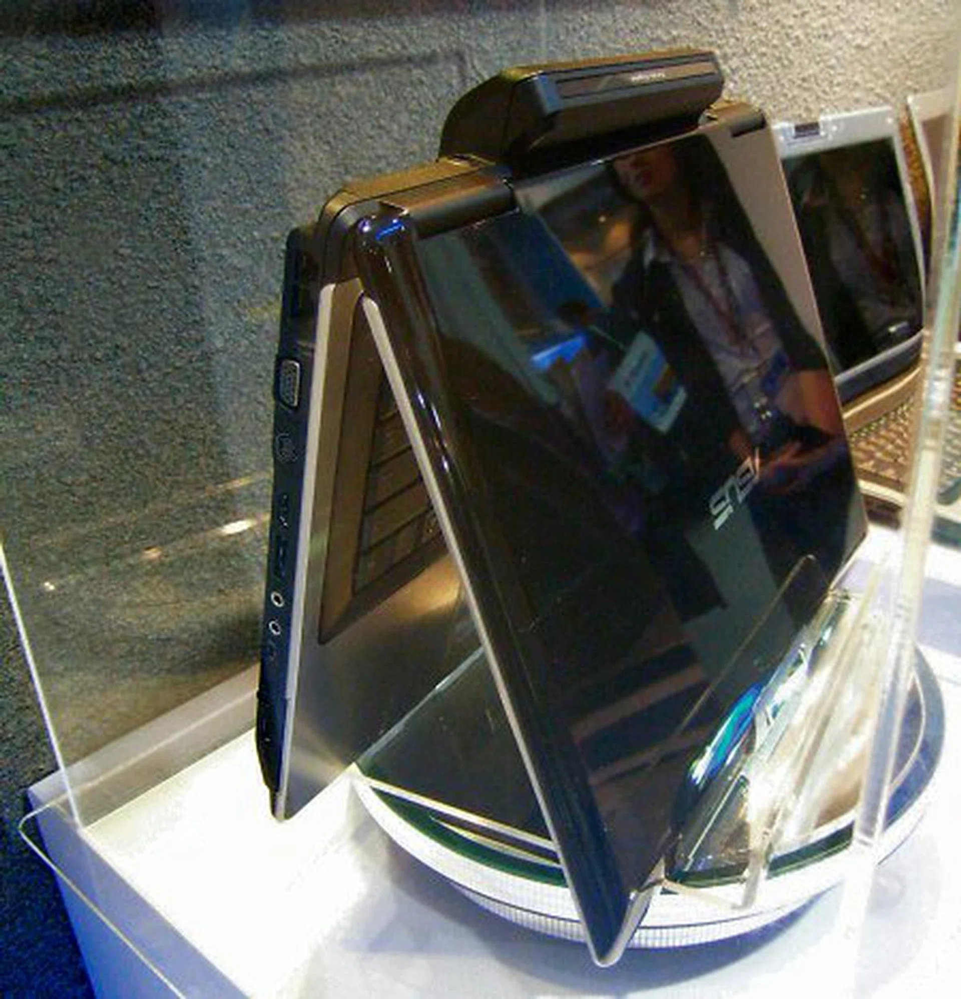  You've seen desktop replacements before from, but none like the new ASUS C90 prototype. This notebook actually looks like a notebook with a 15.4-inch WSXGA+ screen, but we'll clue you in on a little secret. The extra bulge at the back is not a high capacity battery, but a cooling unit.  