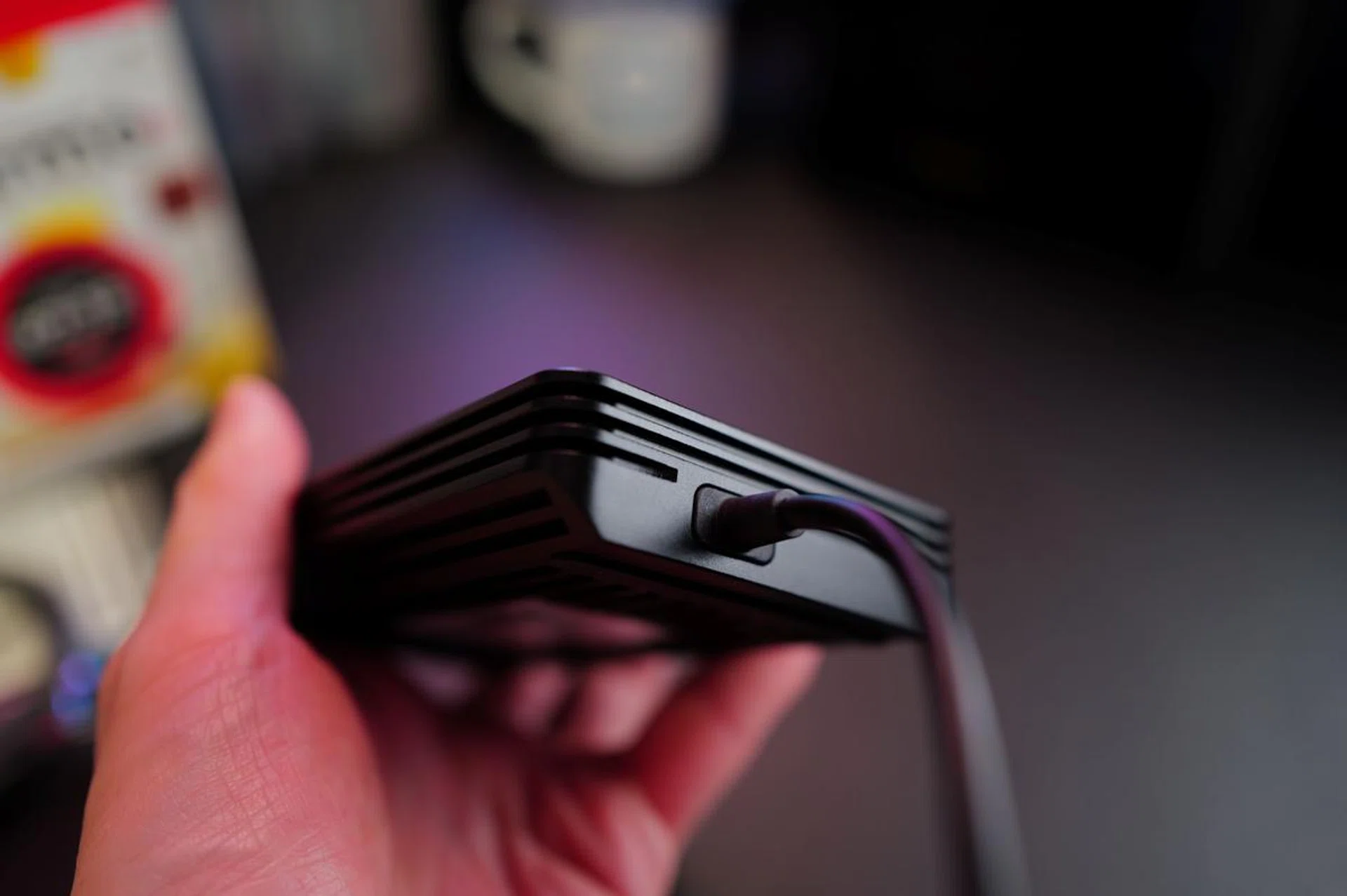 While a captive cable offers a measure of protection for the drive's port, a detachable cable solution would have been more preferred. Photo: HWZ
