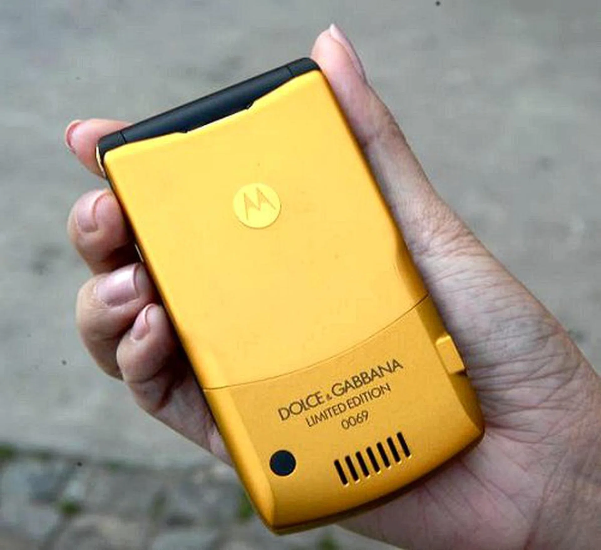 The back view of the limited edition Dolce & Gabbana V3 handset. Only 1000 of these were made, and the only way you are going to get one now is on eBay for a tiny fortune.