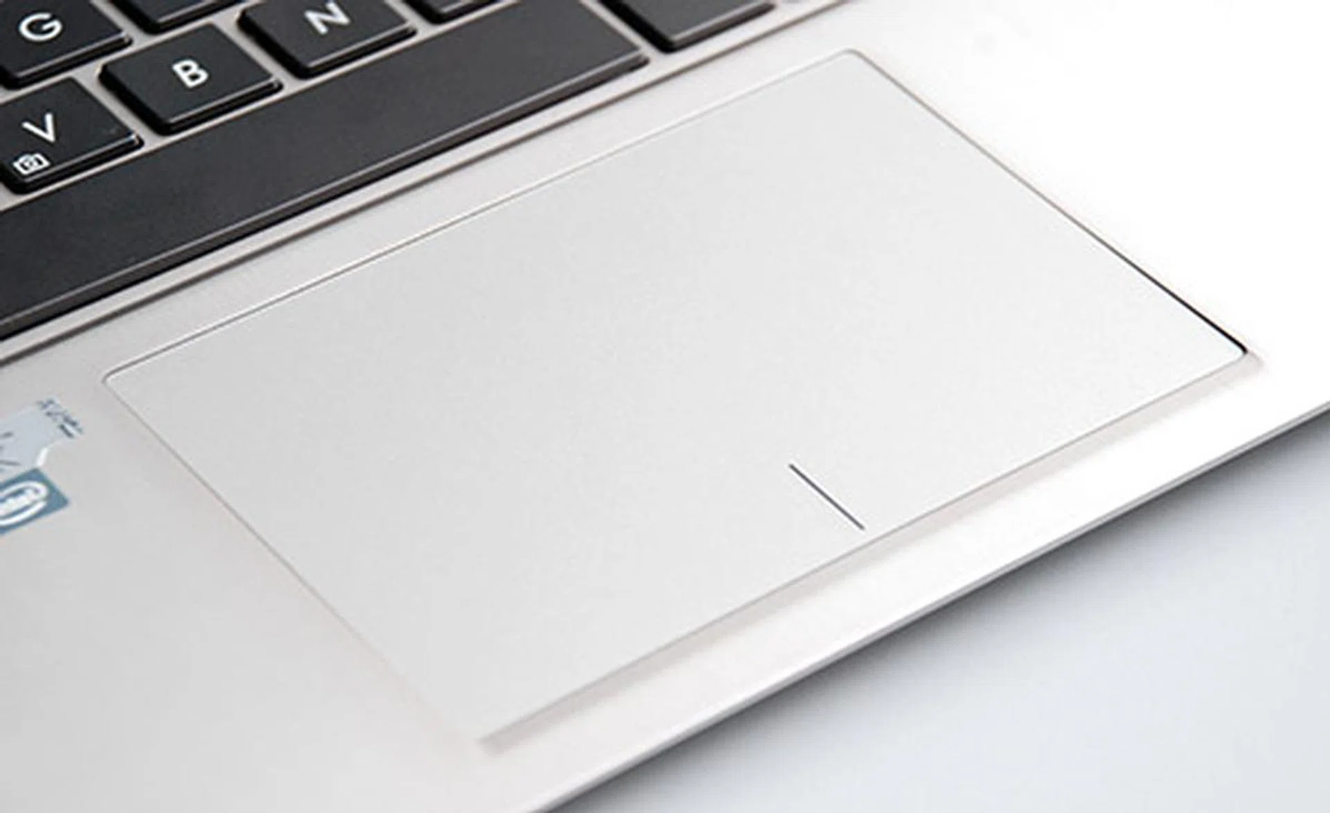 ASUS used a multi-touch clickpad for the Prime. The clickpad’s surface is quite large and tracking has improved much from the previous Zenbook iteration. 