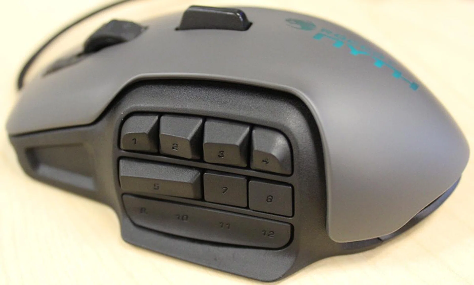 The modular thumb zone can accept buttons or covers, each of which come in two different types. Single buttons, as seen in the top row and double buttons, which take up two button placements, as seen in left side of the middle row. The right side of the middle row has single covers and the bottom row has a single quad cover, which seal off sections of the mouse you don't want to use.