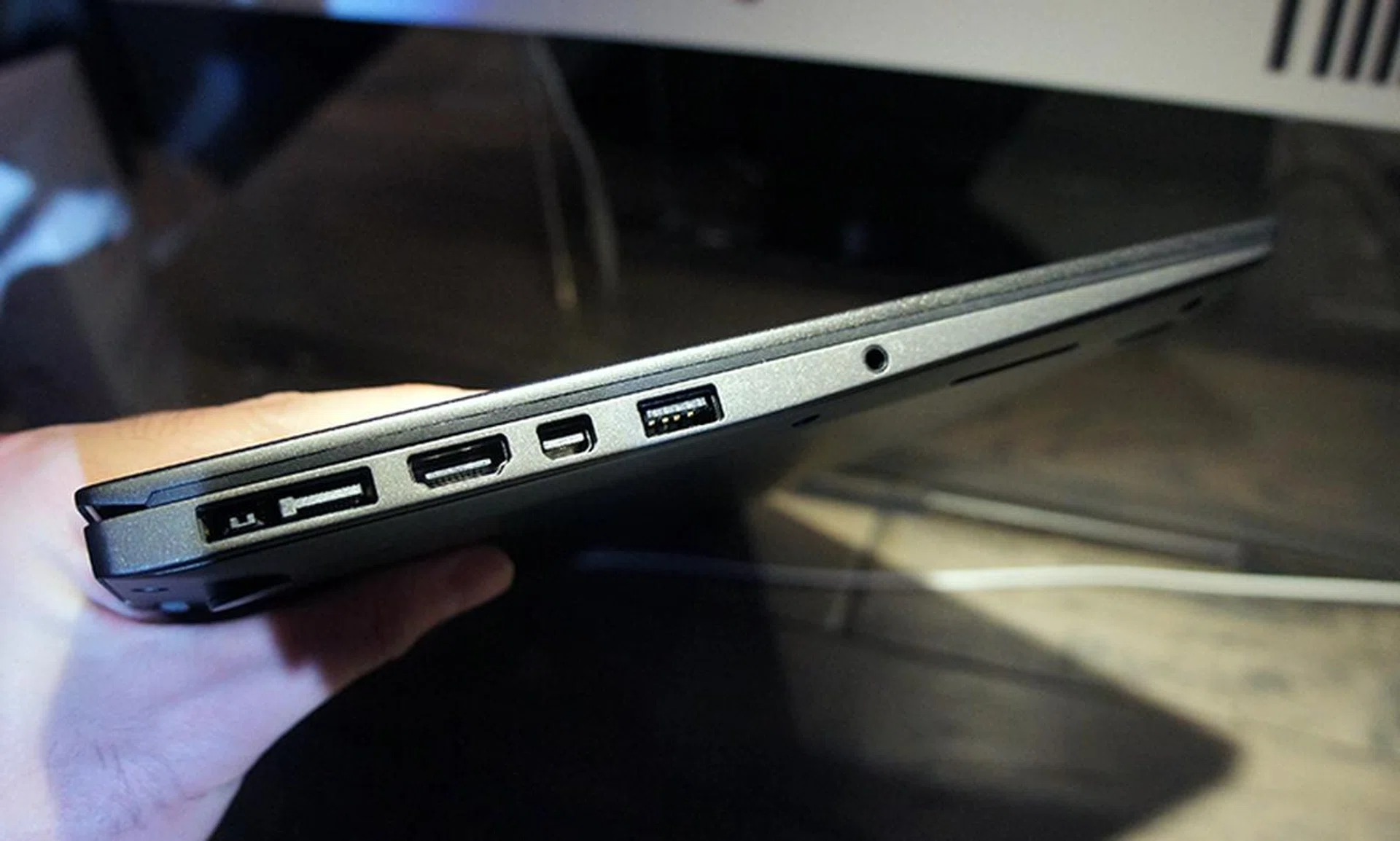 The Thinkpad X1 Carbon is, as you would expect, remarkably thin for a business notebook. Ports are identical to its predecessor.