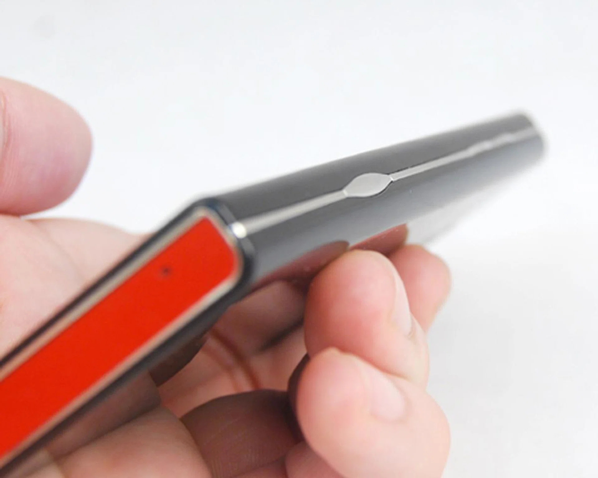 The buttons are streamlined with the borders, but are given adequate tactile feedback for ease of usage.