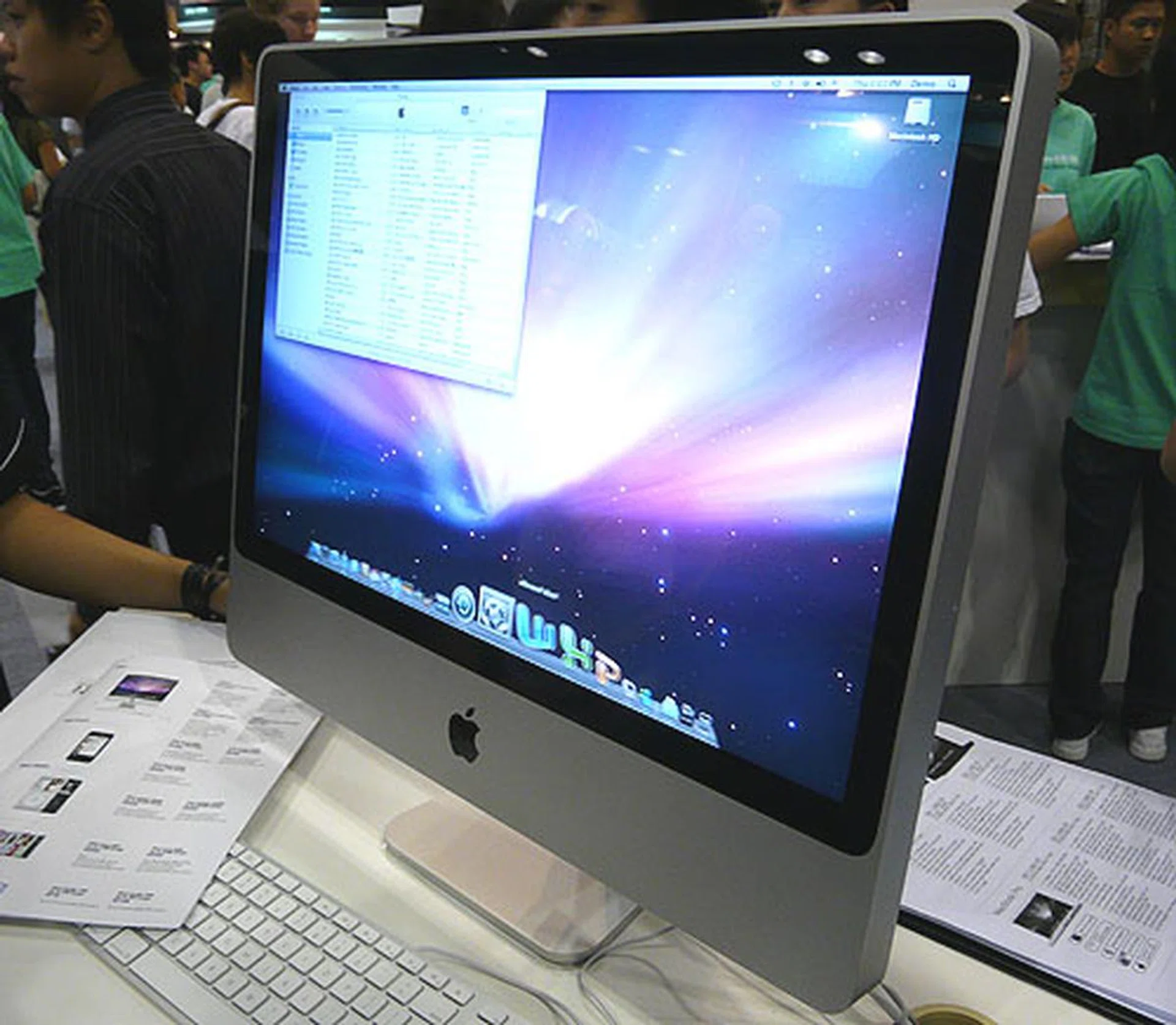  The highest end iMac from Apple, this 24-inch model uses an Intel 2.8GHz Core 2 Extreme CPU and has 2GB of memory, a 500GB hard drive and a Radeon HD 2600 PRO graphics card. For that, you'll need to fork out $3789.  