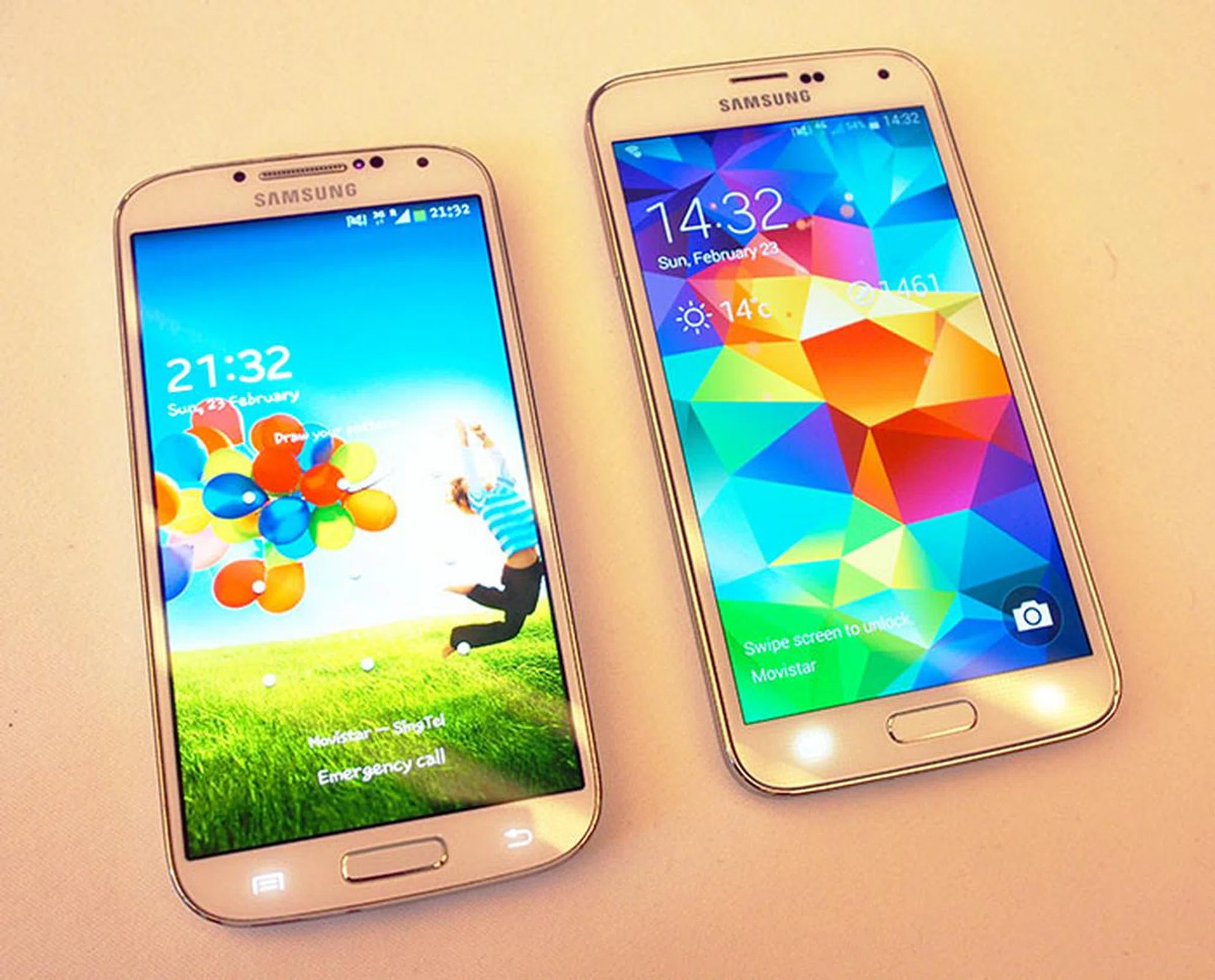 The Galaxy S5 (on the right), looks very similar to last year's Galaxy S4 (on the left).