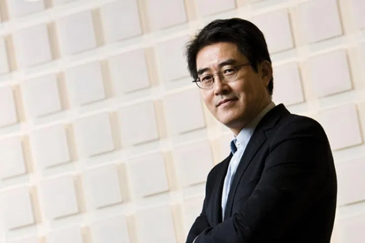 Seen here is Dong-hoon Chang, the EVP and Head of Design Team for Samsung's IT and Mobile Communications division.
