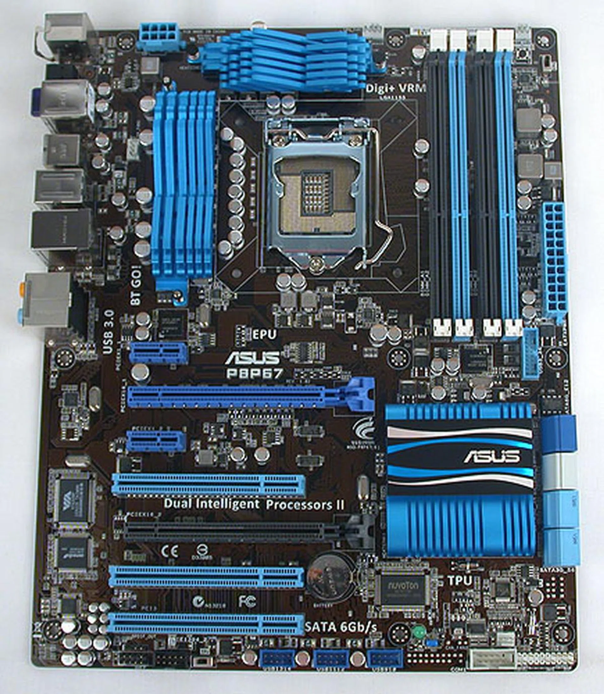 Keeping to its blue color scheme, the ASUS P8P67 reminds us a lot of the manufacturer's P55 series. This 'plain' P8P67, without any suffixes, is the most vanilla and basic of its ATX based P67 motherboards.