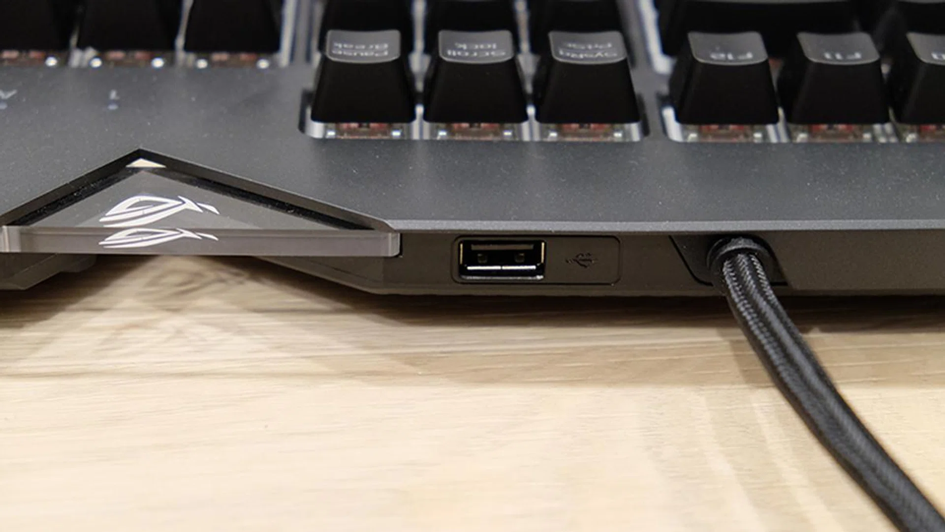 ASUS ROG Strix Flare