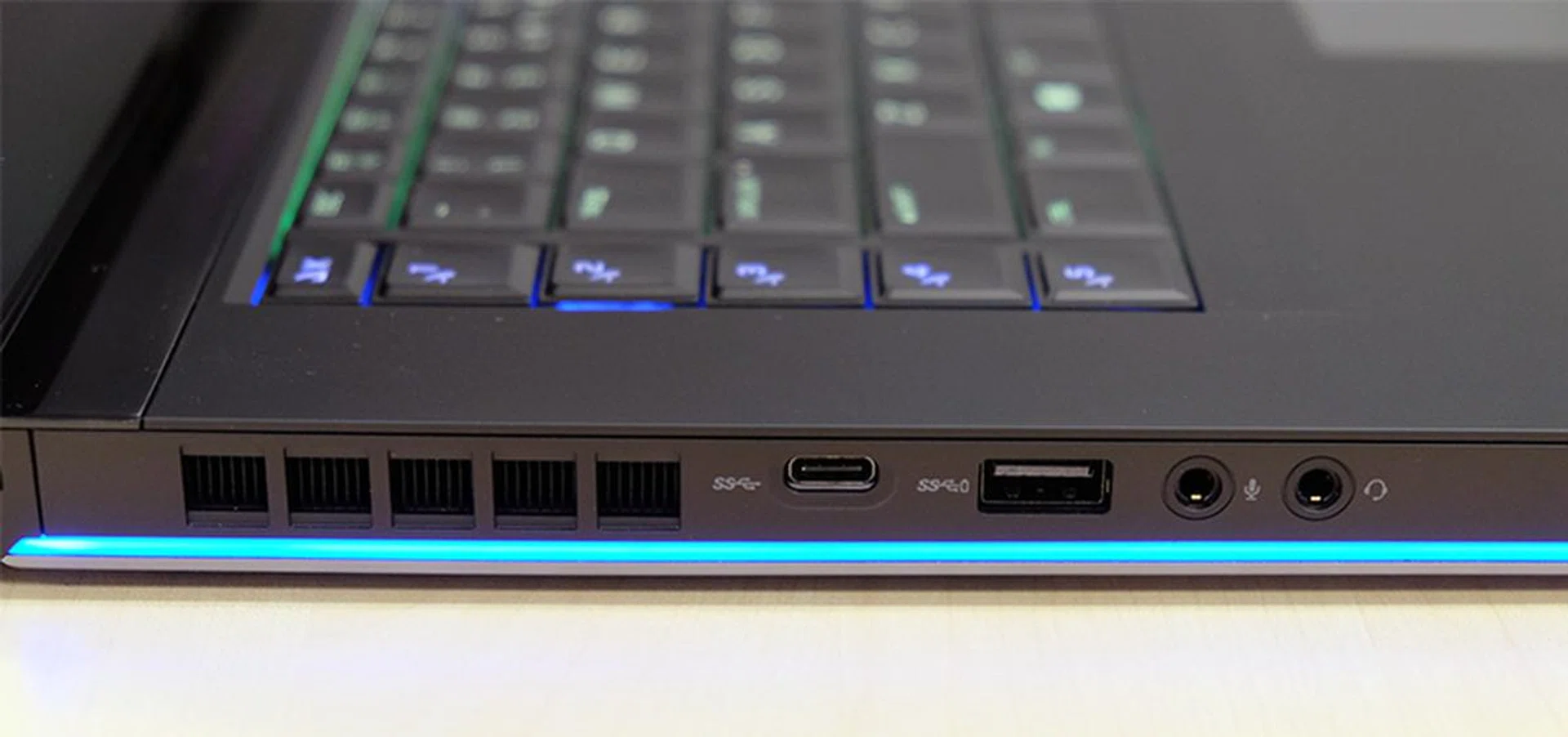 In addition to the Thunderbolt 3 port, there is a separate USB-C port on the left.