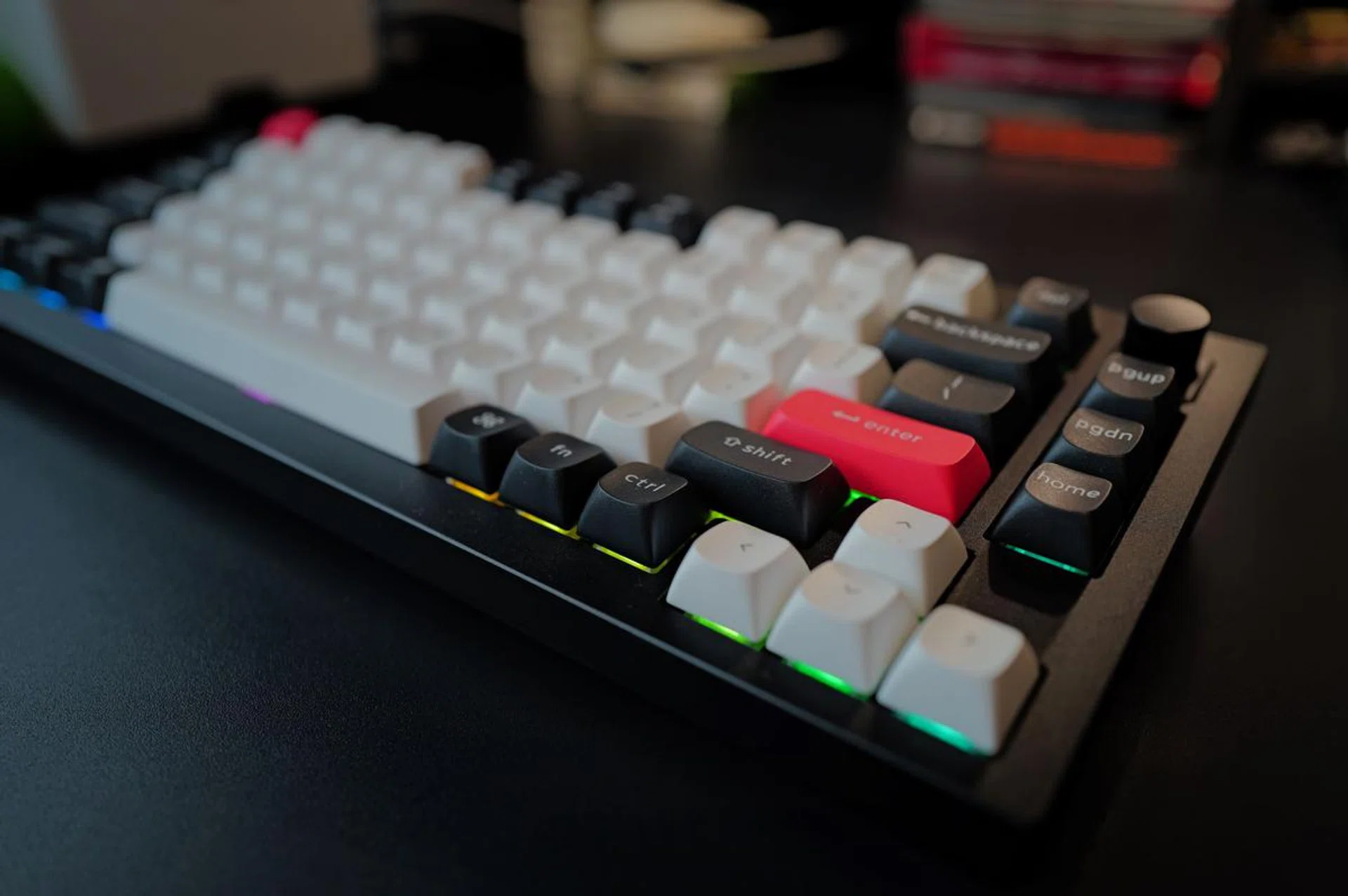 The Q1 HE also comes in a white version with white and green keycaps, which looks gorgeous too. Image: HWZ
