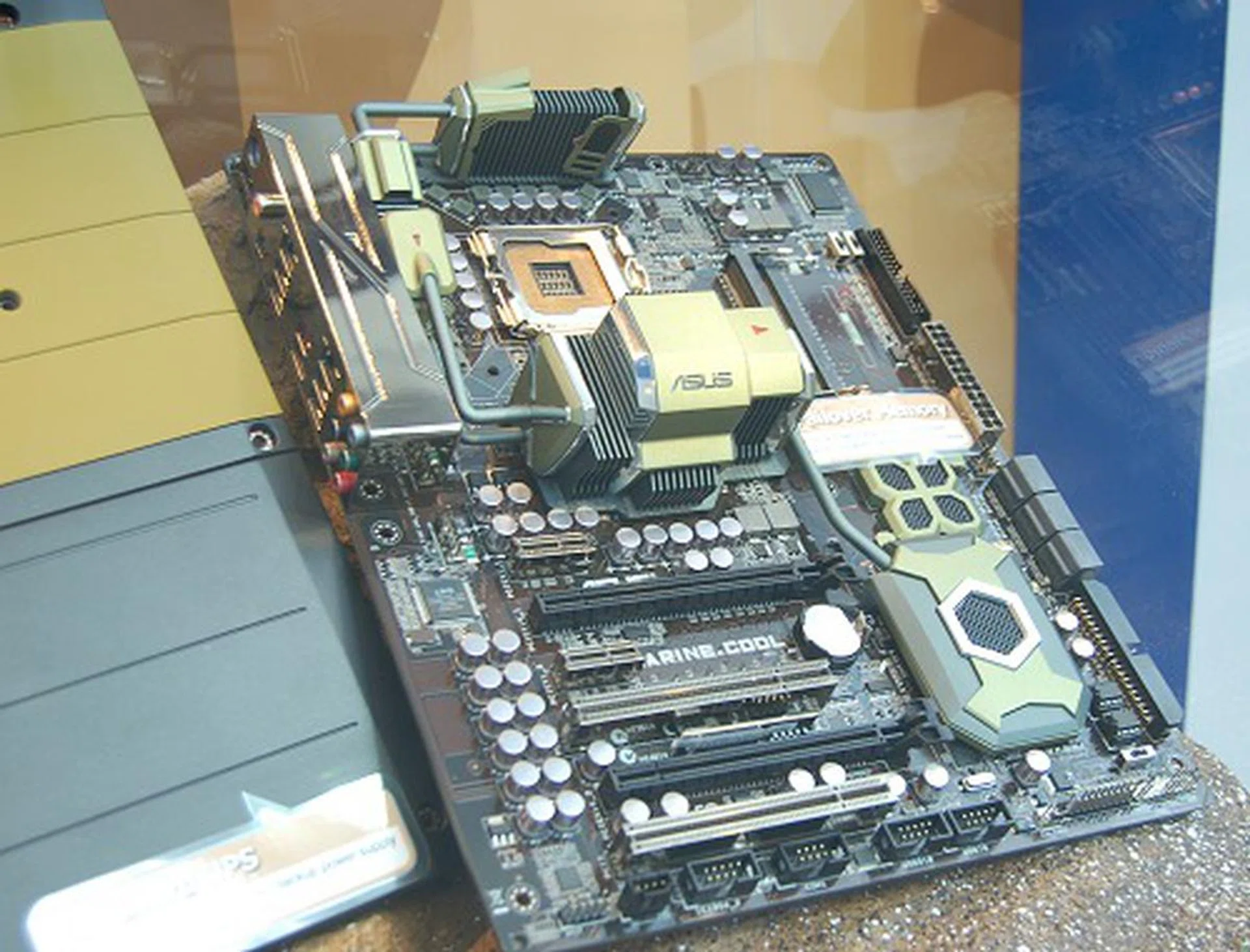  And here's a concept motherboard cooling technology that's built for extremes. Called Marine Cool, it uses a ceramic and metal thermal module to cool the motherboard rear (shown to the left of the board). This rugged cooling module even has an on-board UPS for backup power! The board itself sports fancy cooling techniques and has failover memory to automatically switch over in case the primary memory gets susceptible to errors. Overall the board seems to have several redundancy measures and might probably appeal to the army or industrial purposes rather than for end-user deployment.  