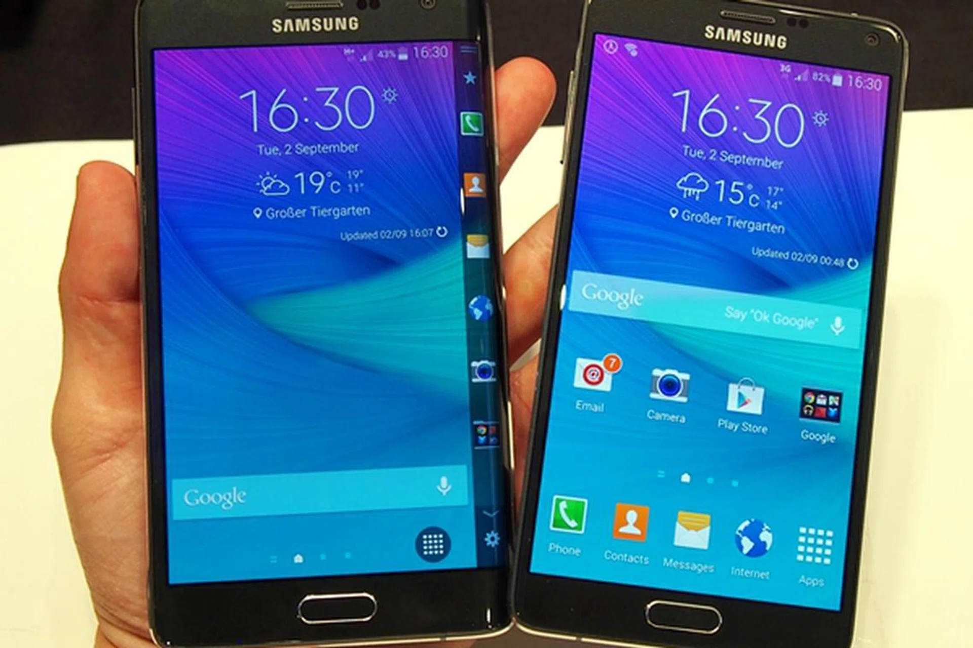 Introducing the two newest members of the Samsung Galaxy Note family, the Galaxy Note Edge (left) and Galaxy Note 4 (right).