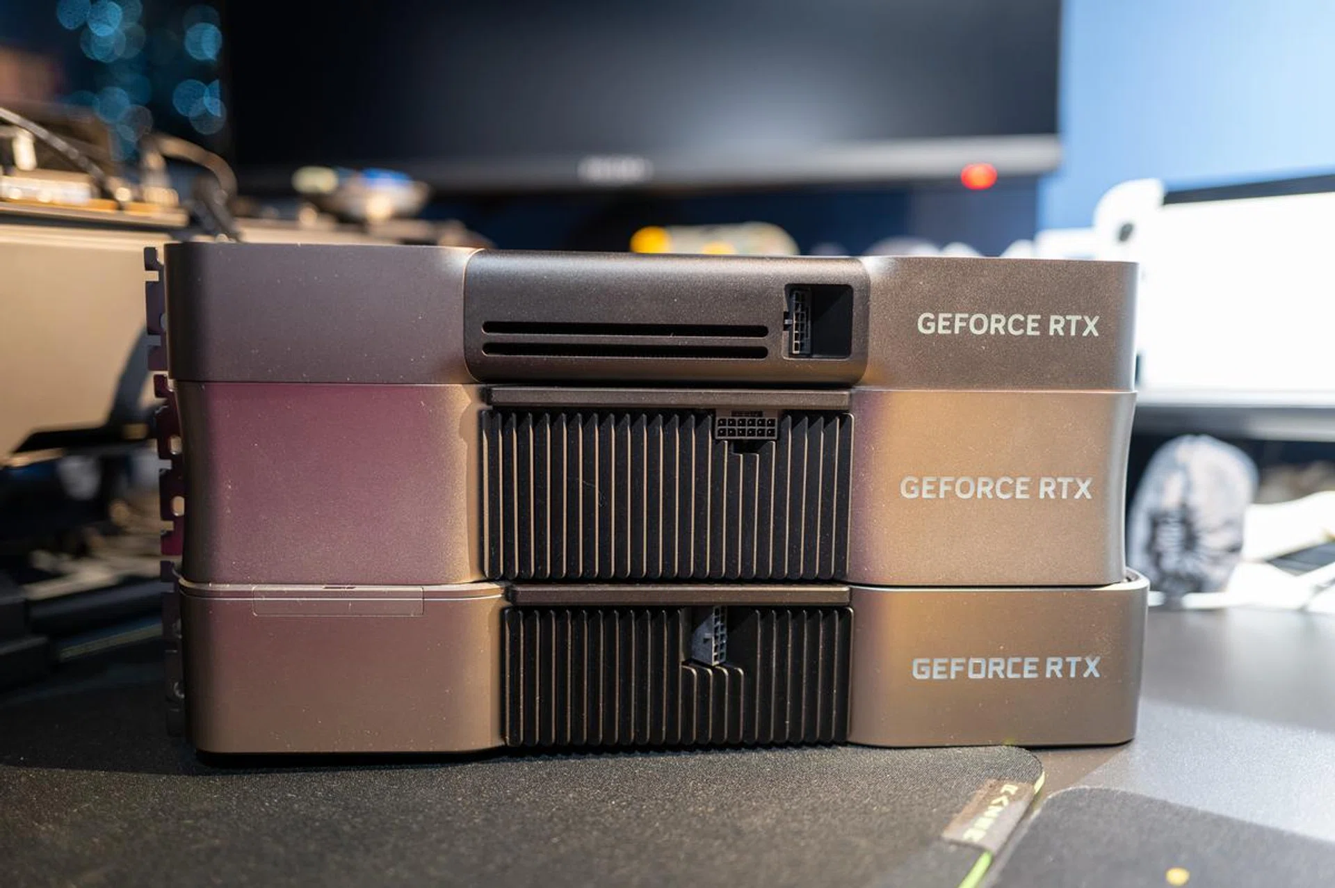 Just when we thought RTX 5090 FE was going to get bigger (compared to the RTX 4090 and 3090 FE cards below it), we were pleasantly surprised to see a more practical design. (Image: HWZ)