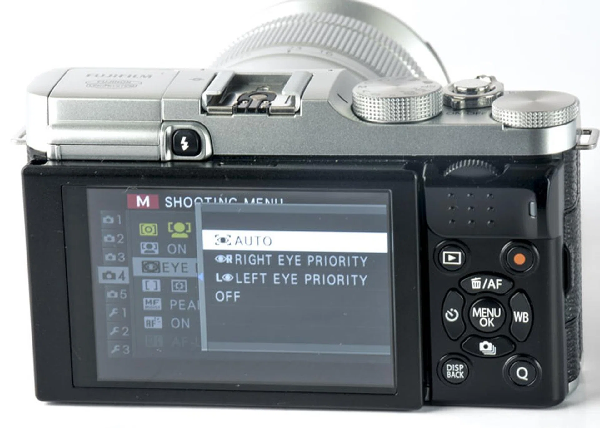 The eye-detect AF allows to choose which eye to prioritize.
